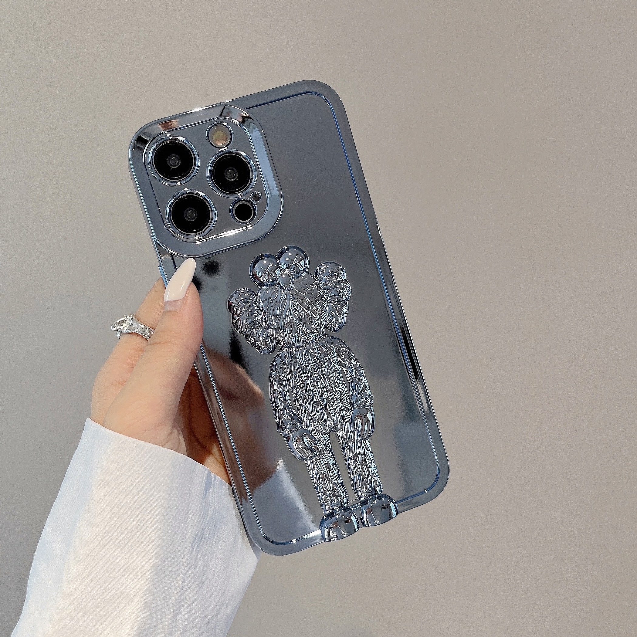 Зеркальный чехол для iPhone 14 Plus Kaws Seeing Watching Серый – фото ...