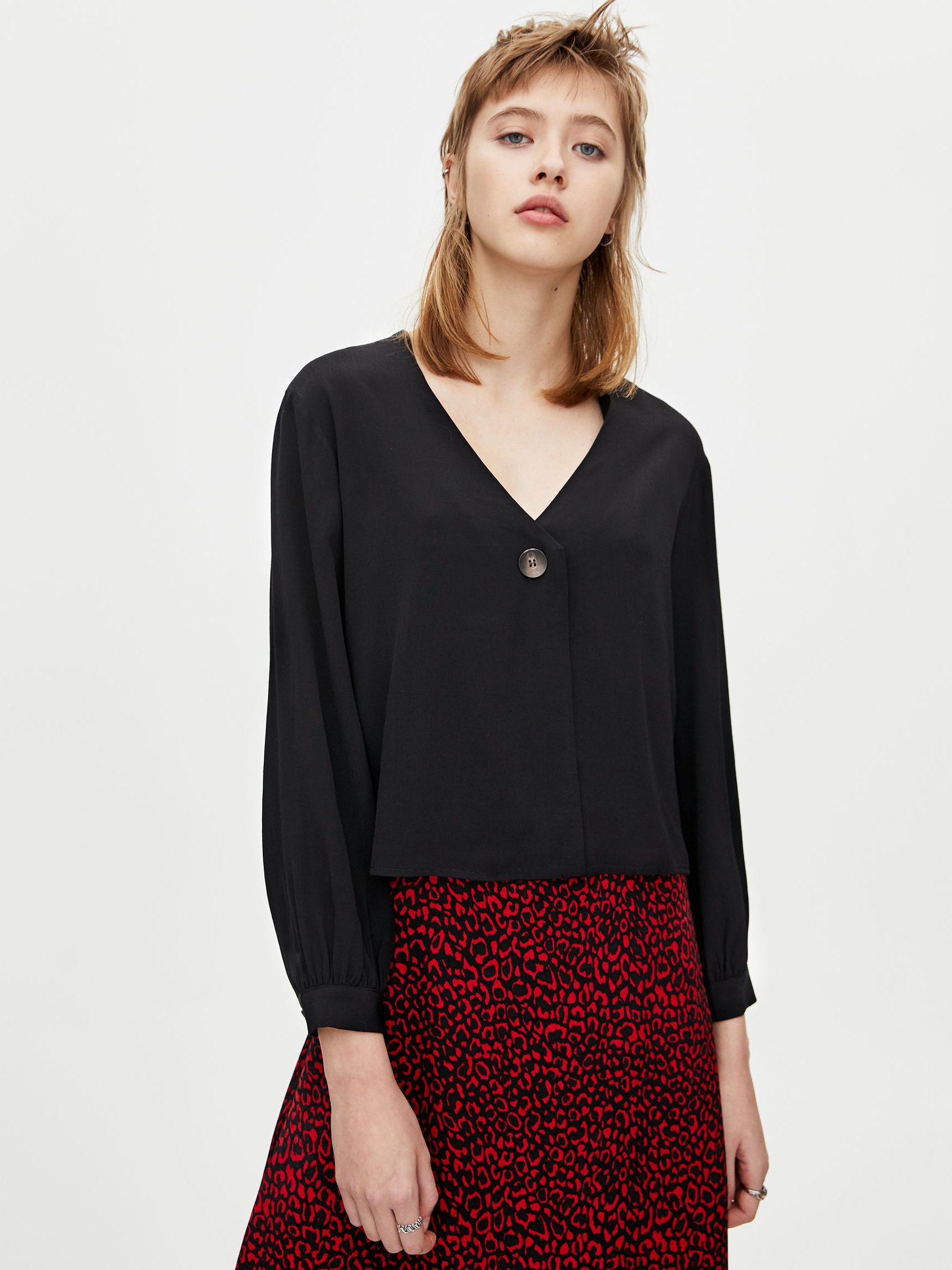 

Блузка Pull & Bear 05470319800 M Черная