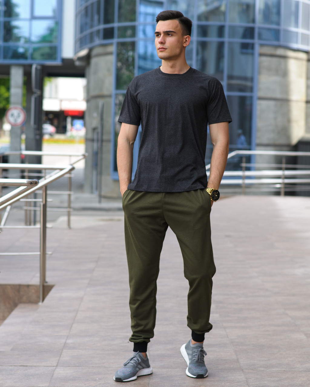 

Мужской комплект футболка и спортивные штаны WB размер  темно-серо-оливковый, Мужской комплект футболка и спортивные штаны WB размер S темно-серо-оливковый