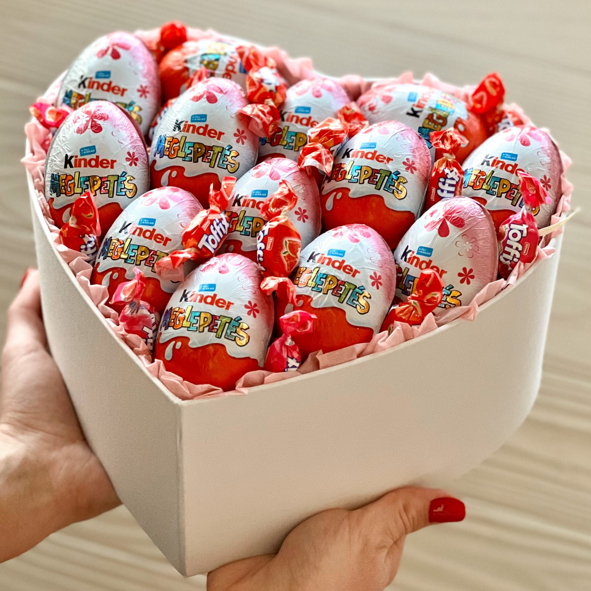 Подарок для ребенка на Пасху с Kinder Surprise 13 шт подарочный набор для  подруги на Великдень – фото, отзывы, характеристики в интернет-магазине  ROZETKA от продавца: YourGifts | Купить в Украине: Киеве, Харькове,