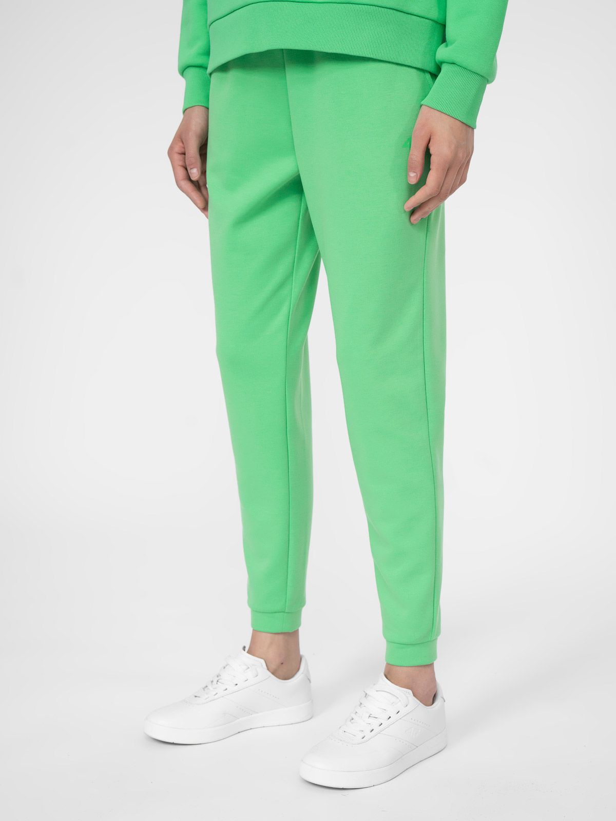 Акція на Спортивні штани жіночі 4F Trousers Cas F333 4FSS23TTROF333-41S XS Зелені від Rozetka