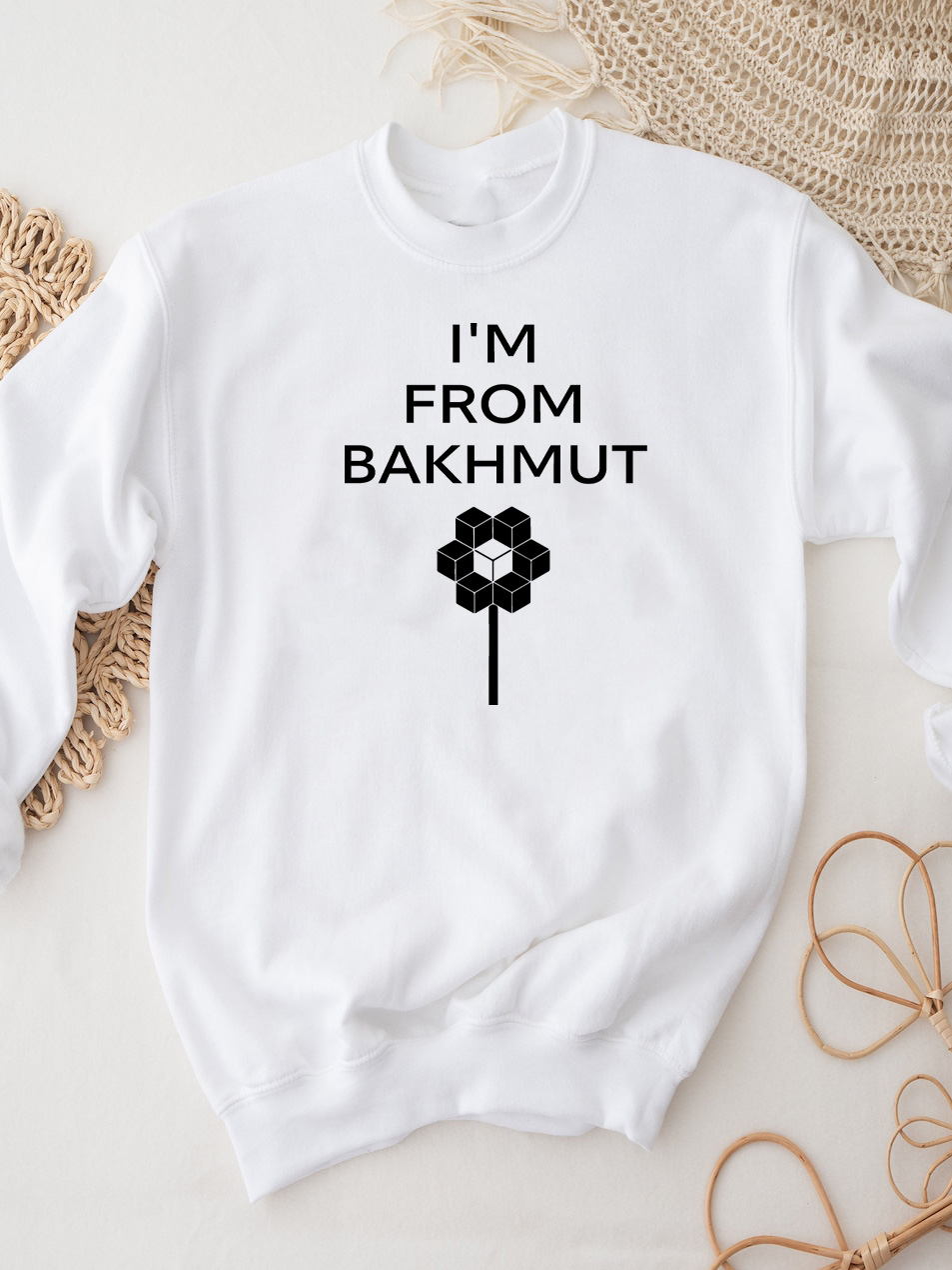 Акція на Світшот жіночий Love&Live I'm from Bakhmut LLP03437 M Білий з принтом від Rozetka