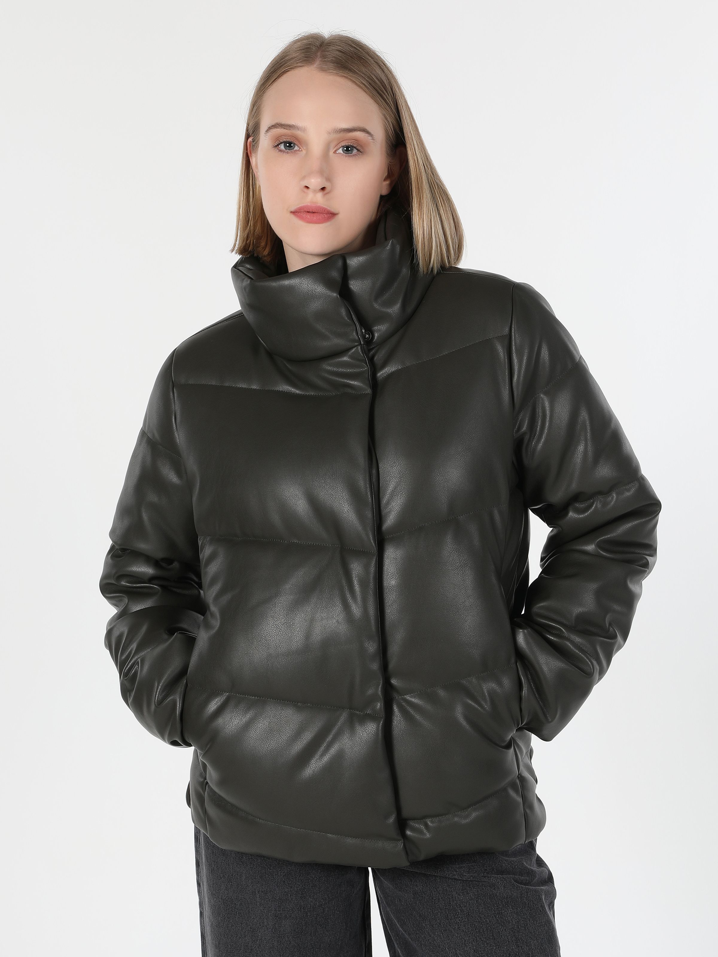 Акція на Куртка демісезонна коротка жіноча Colin's CL1060236KHA XS Khaki від Rozetka