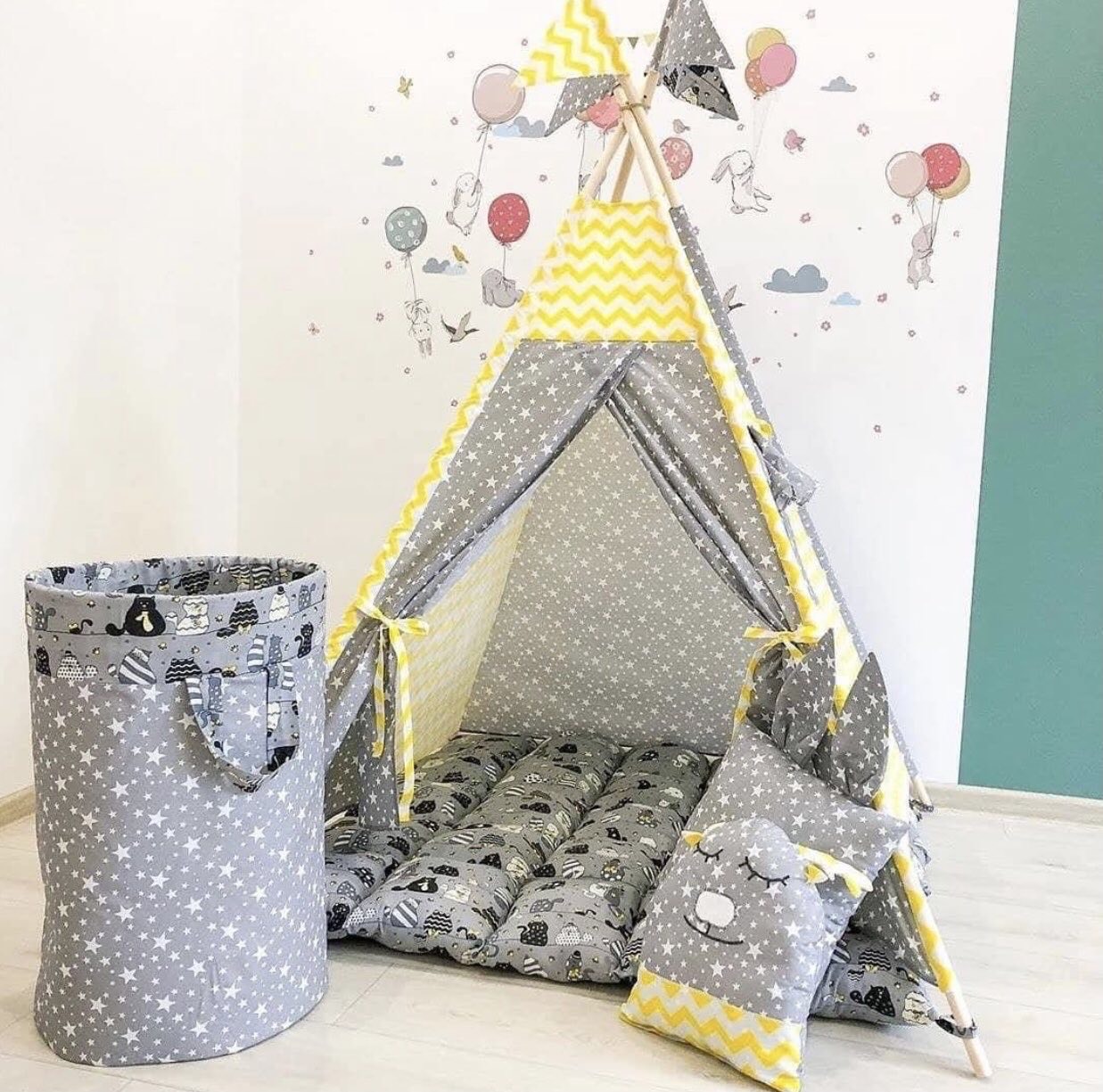 

Детская Палатка - Вигвам «Коты и Звезды» от 3 лет 100% Коттон Матрасик (БомБон) + 2 Подушки, Флажки, Гирлянда