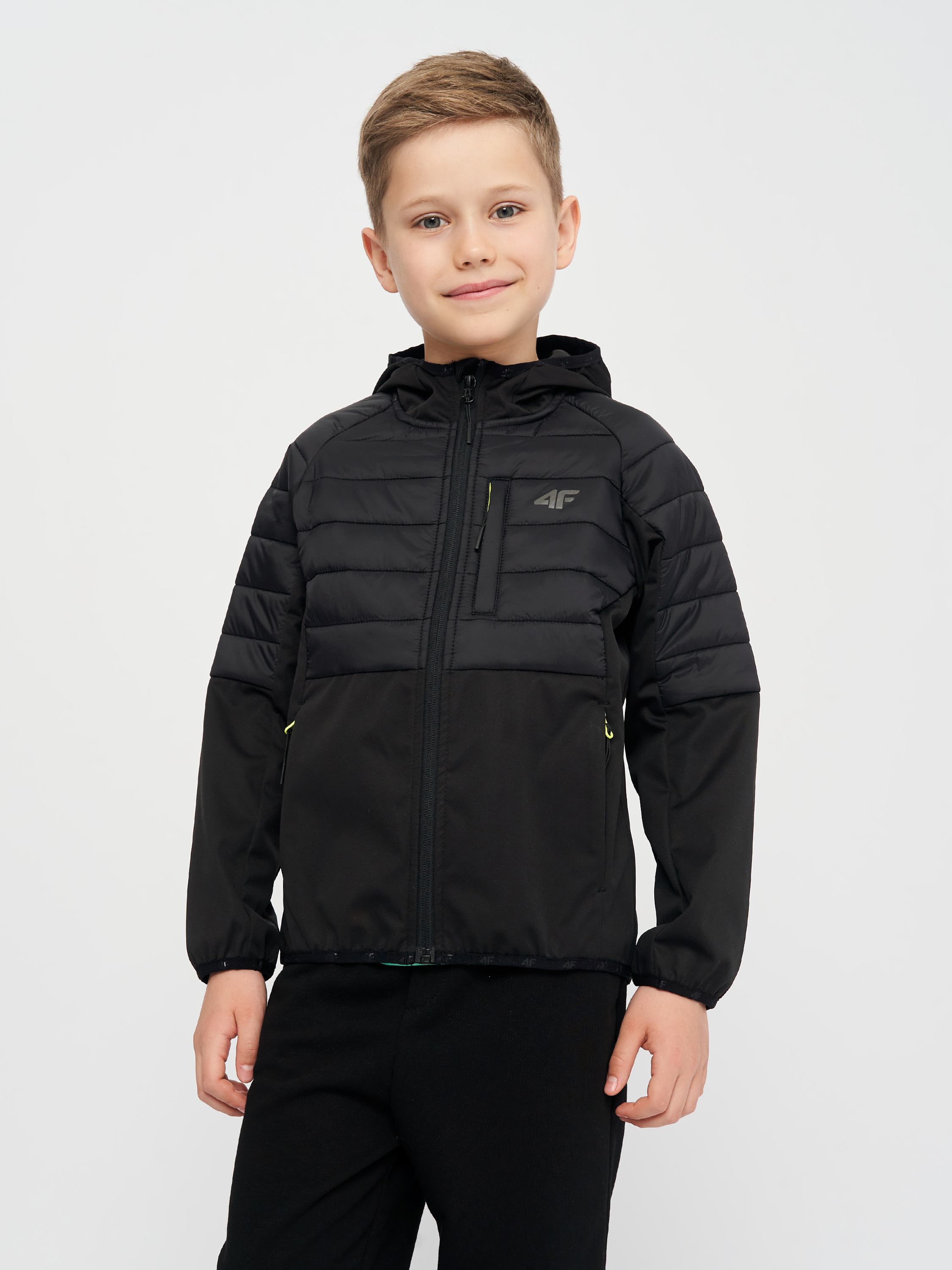 Акція на Дитяча демісезонна стьобана куртка для хлопчика 4F 4FJSS23TTJAM072-20S 122 см Чорна від Rozetka
