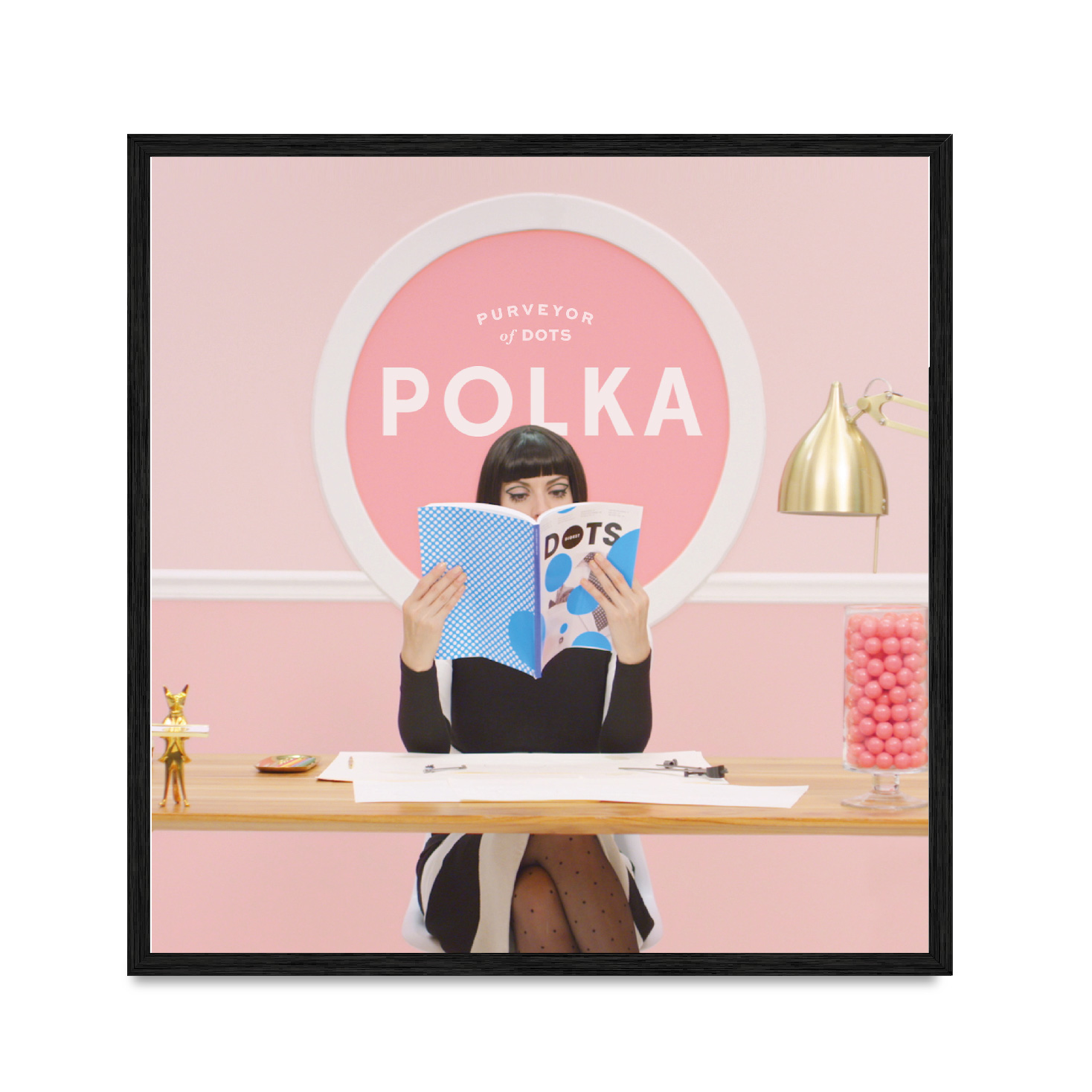 

Постер "Polka" с антибликовым стеклом 30 x 30 см в чёрной рамке