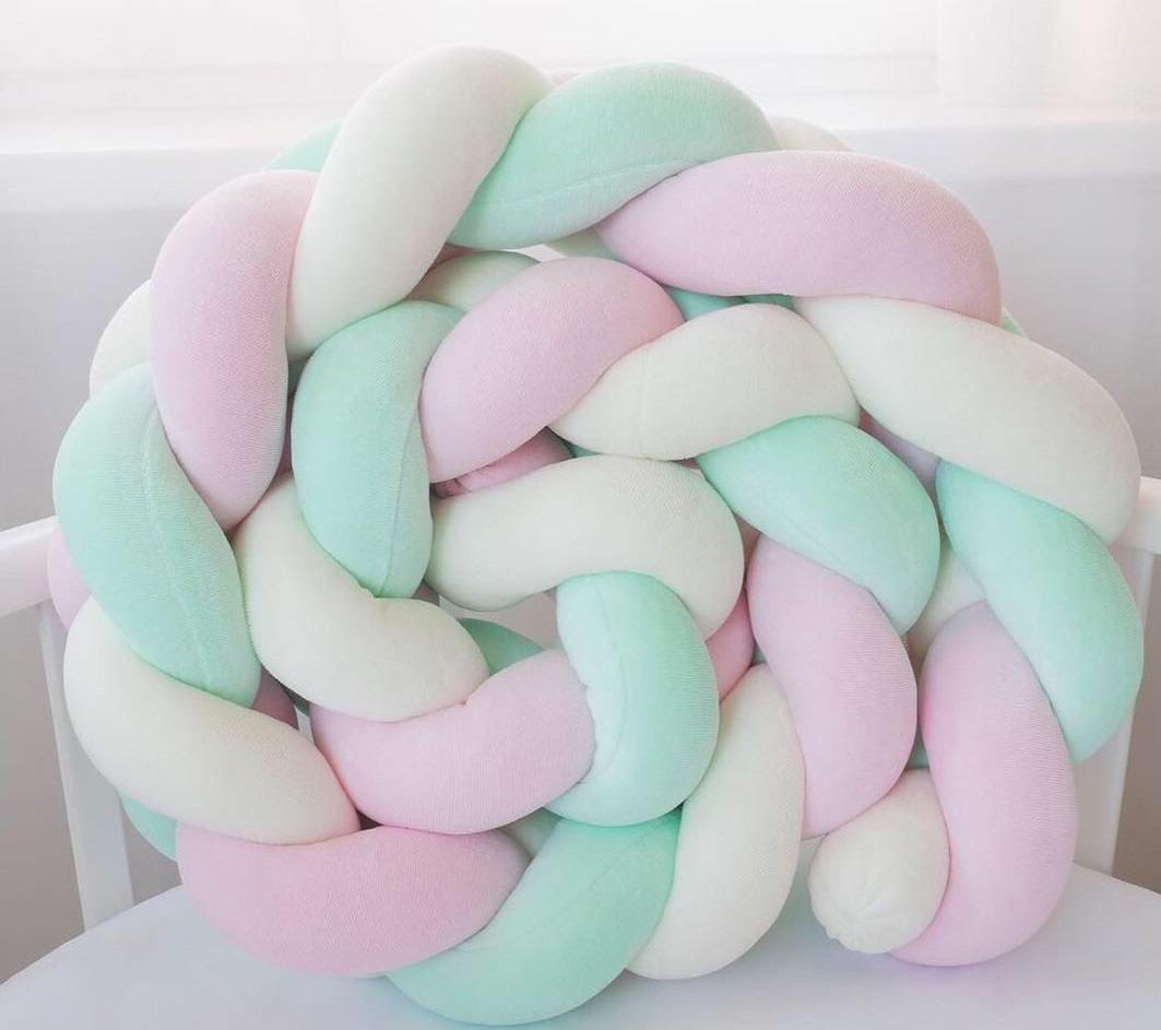 

Бортик косичка в детскую кроватку Littlebo 3 пряди 15x120 см Маршмеллоу