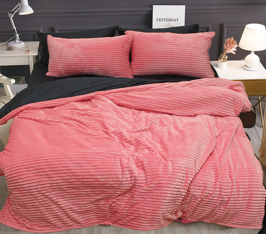 

Постельный Комплект Утепленный Евро 4 Сезона TAG Три Функции на молниях+ 4 Наволочки Розовый+Черный