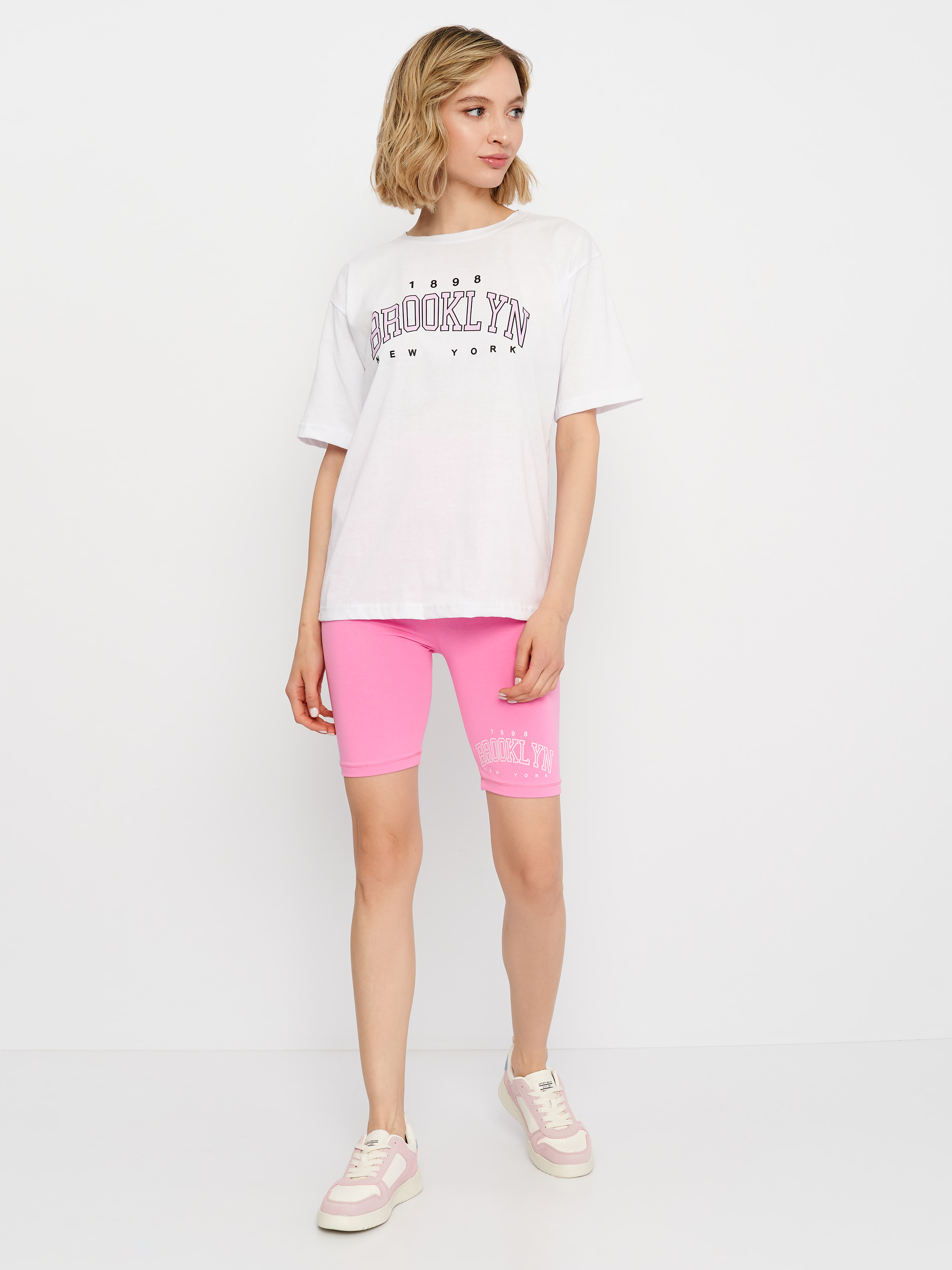 Акция на Костюм (футболка + шорти) Ivy Studio 556312245 M Білий з рожевим от Rozetka
