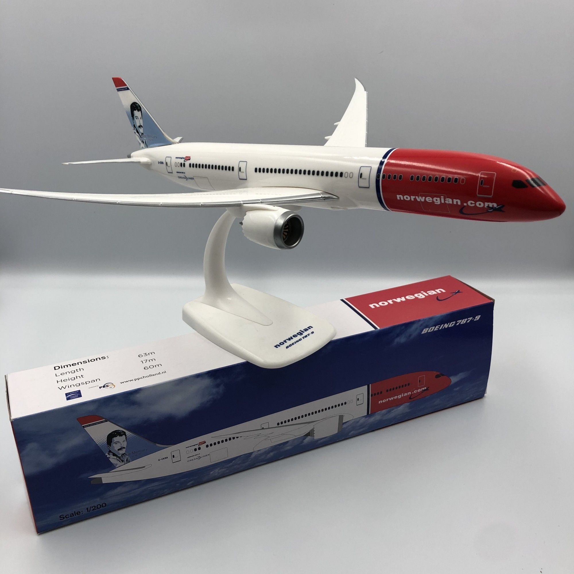 

Модель літака Boeing 787-9 Norwegian "Freddie Mercury" G-CKNA Official airline promo box