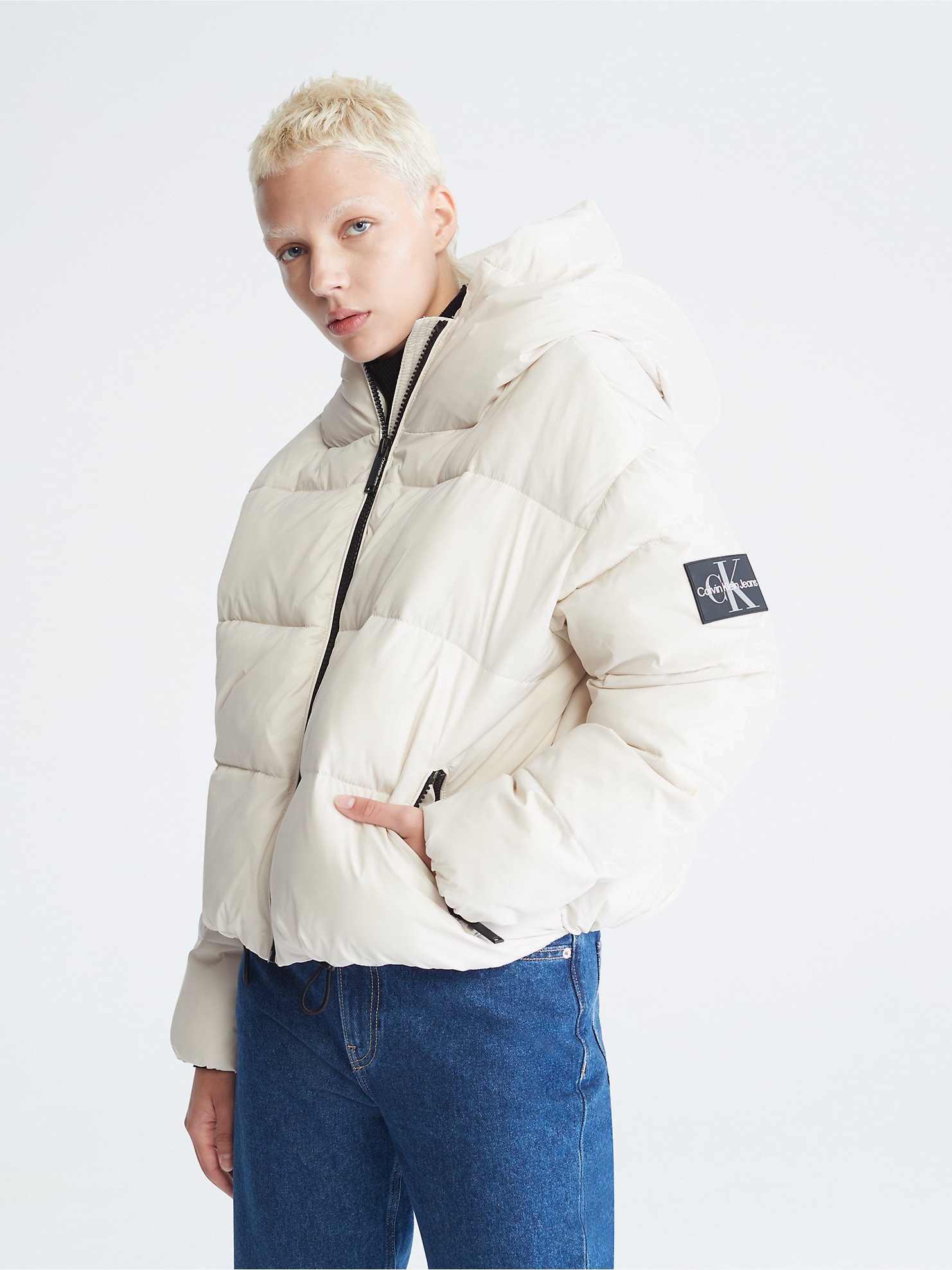 Акція на Куртка зимова коротка жіноча Calvin Klein 185268727 1X Біла від Rozetka