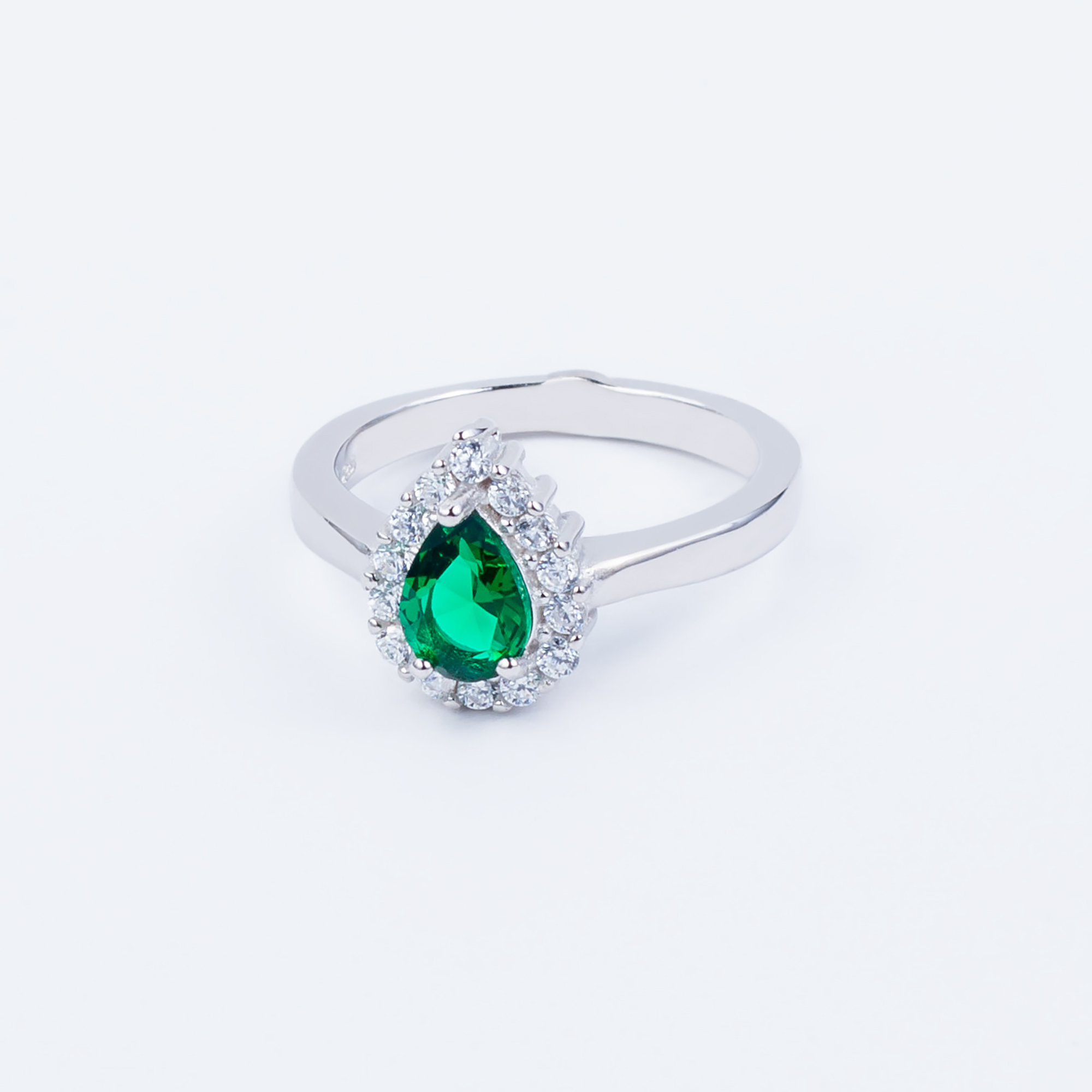 

Каблучка TOP Silver размер 16,5 3,20 г 9510113з
