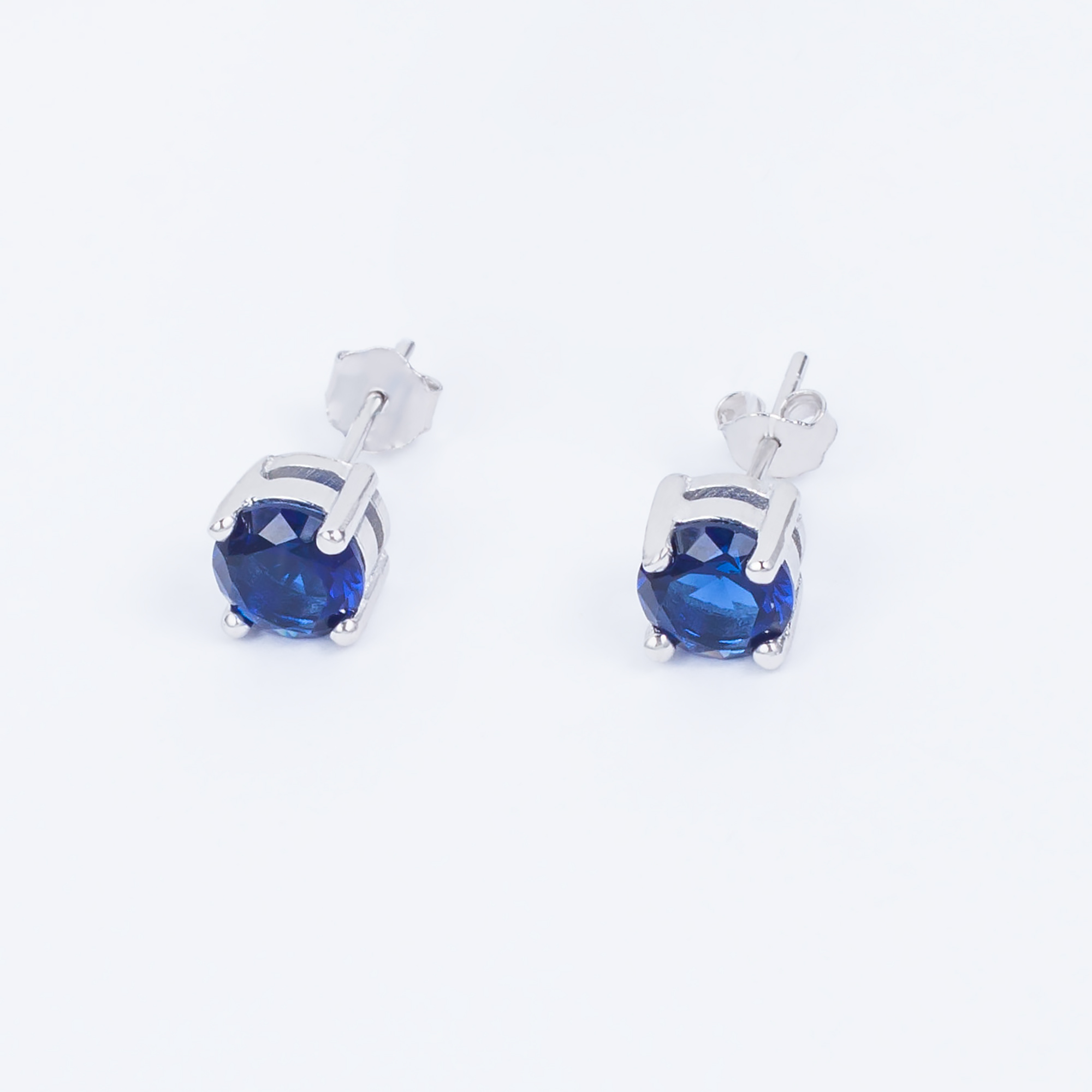 

Сережки TOP Silver 1,40 г 520146с