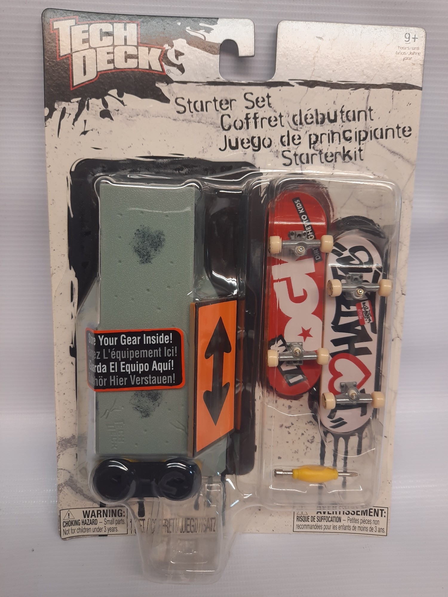 

Набор Tech Deck Starter Set рампа-трансформер серая с 2 фингерами DGK и инструмент (13807-6013059-TD006) (778988829493)