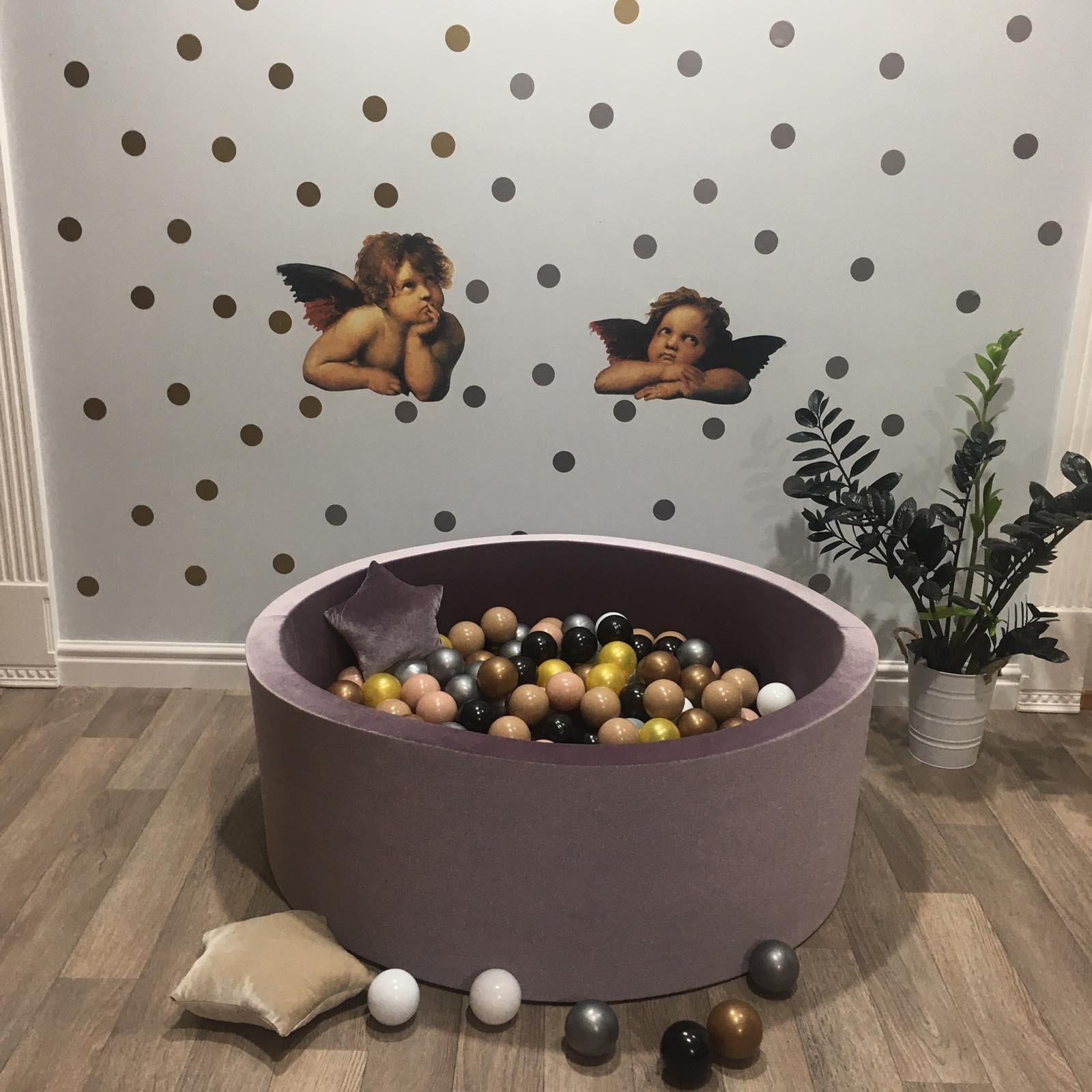 

Сухой бассейн Maikinbaby круг 110х40х6 см и 250 шт шаров Бархат Розово-серый (арт.МV110-13130)