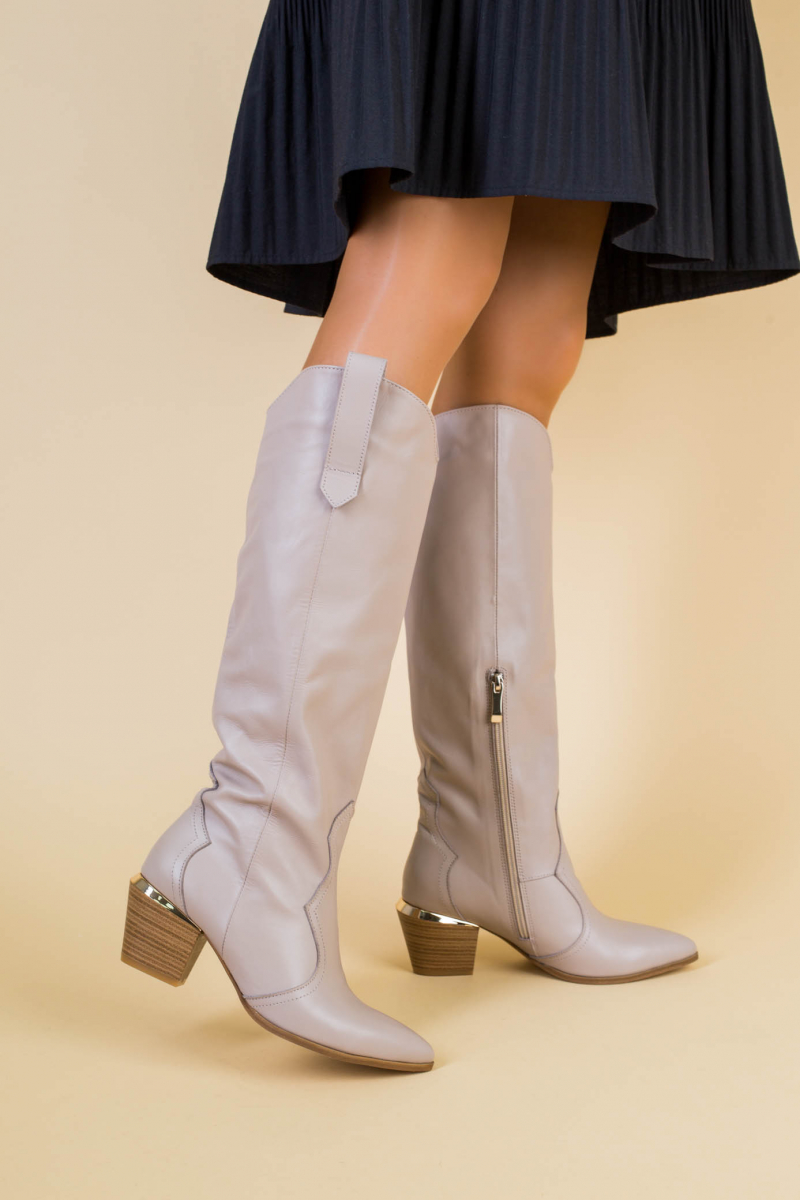 

Женские зимние кожаные сапоги LuxuryShoes 7310-1е/35 Бежевые