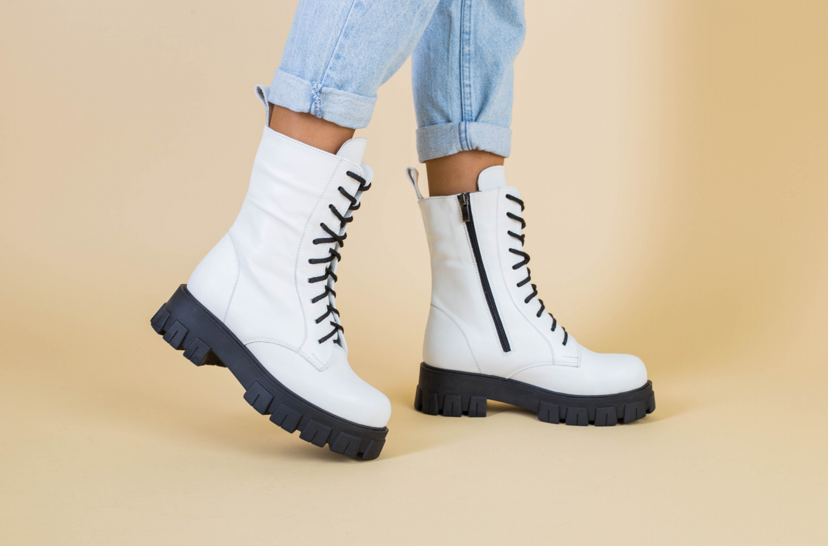 

Ботинки женские кожаные на шнурках и с замком, демисезонные LuxuryShoes 5543-1д/41 Белые