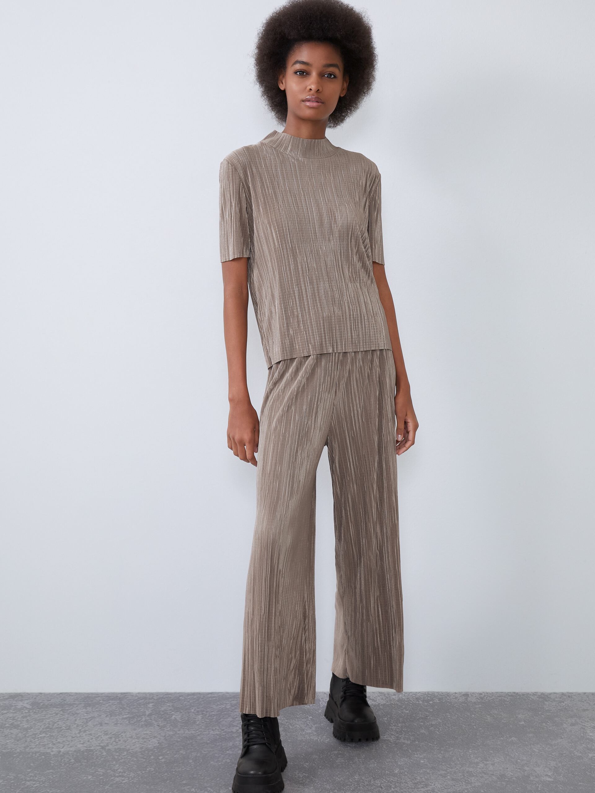 

Брюки Zara 1131/932/706 M Бежевые