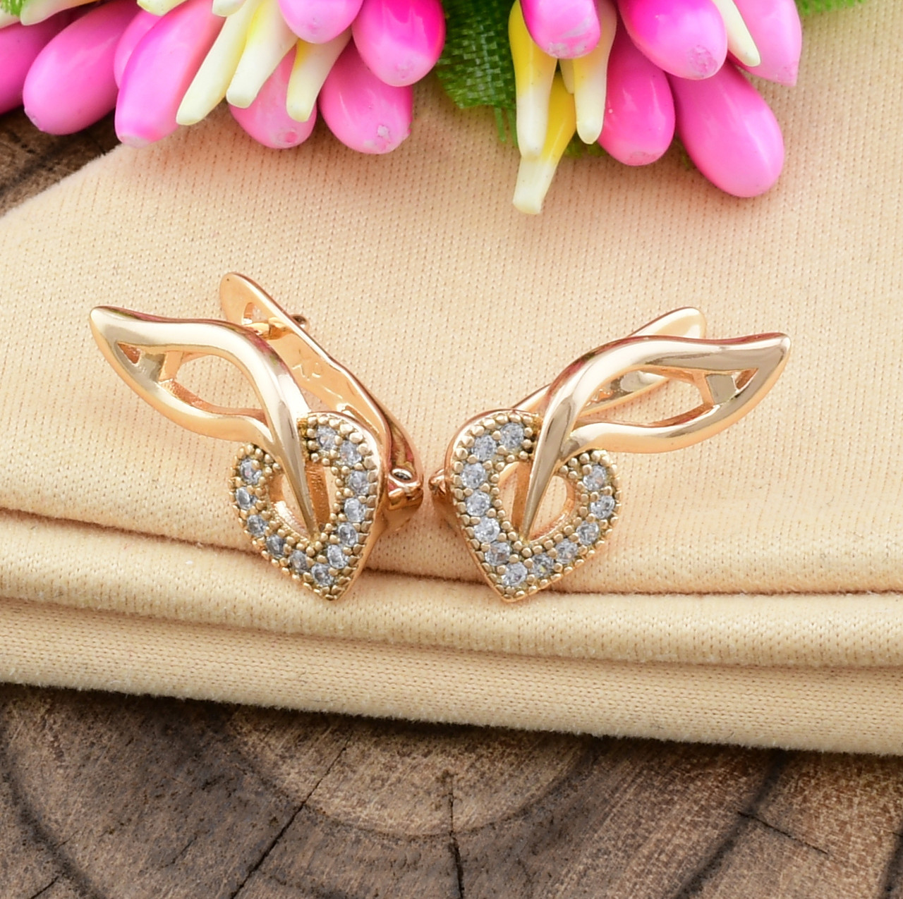 

Серьги Xuping 28003 размер 16х9 мм вес 2.2 г белые фианиты позолота 18К