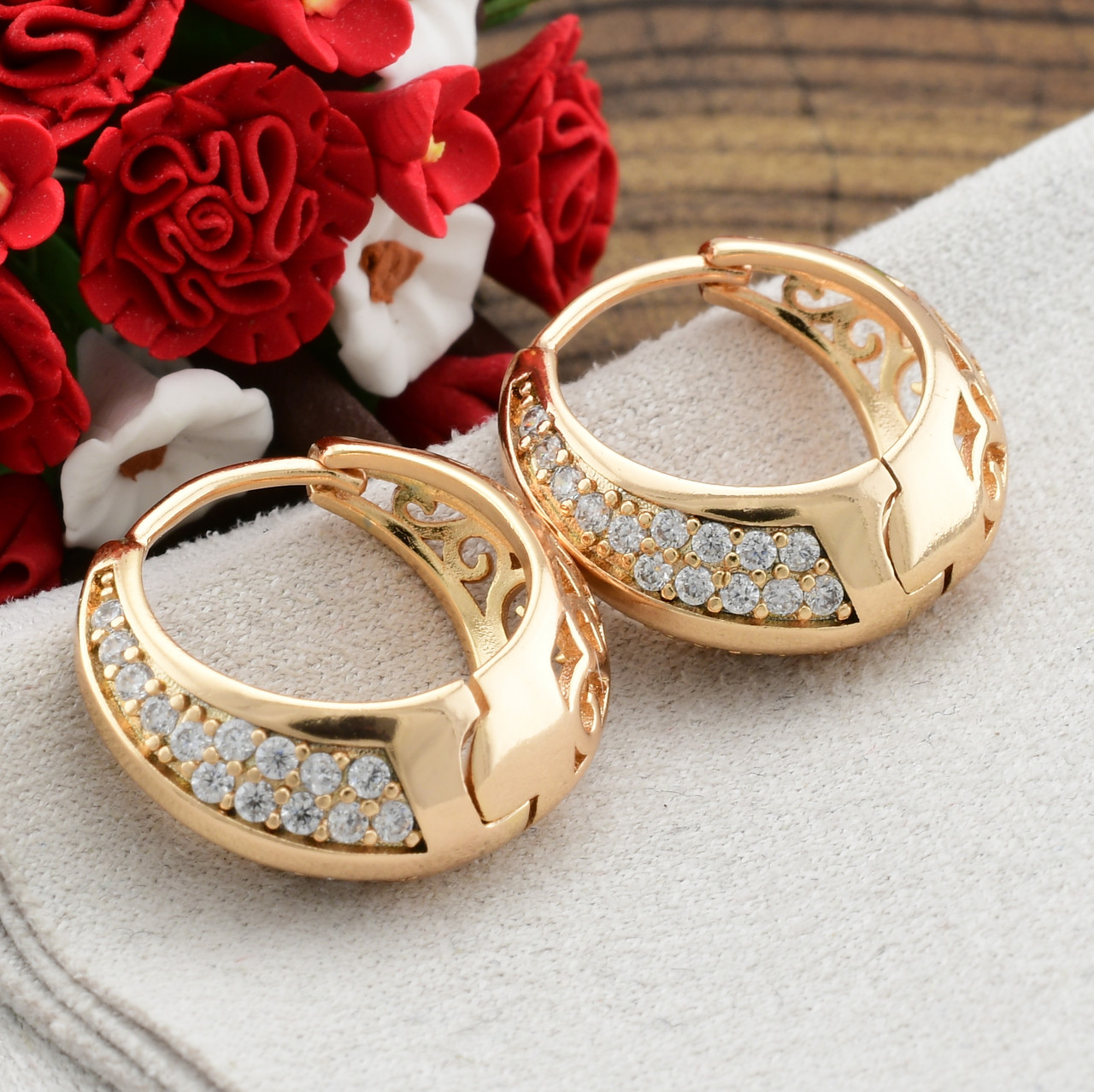 

Серьги Xuping 27375 размер 16х8 мм вес 3.9 г белые фианиты позолота 18К