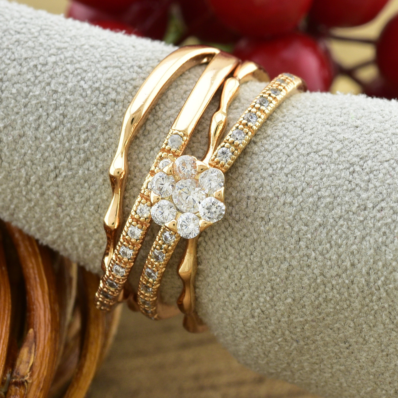 

Кольцо Xuping двойное 15153 размер 18 ширина 9 мм вес 4.0 г белые фианиты позолота 18К