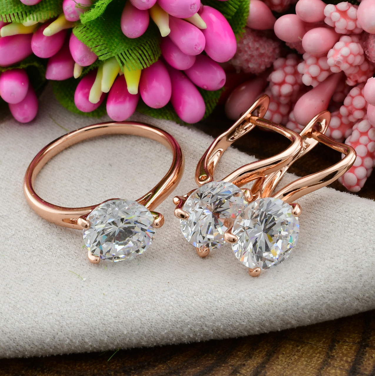 

Набор Xuping 90463 кольцо 16р + серьги 19х8 мм белые фианиты позолота РО