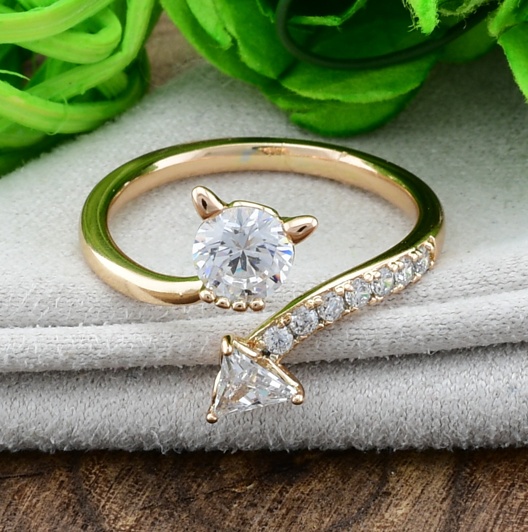 

Кольцо Xuping 15236 размер 18-19 регулируемый ширина 12 мм вес 1.7 г белые фианиты позолота 18К