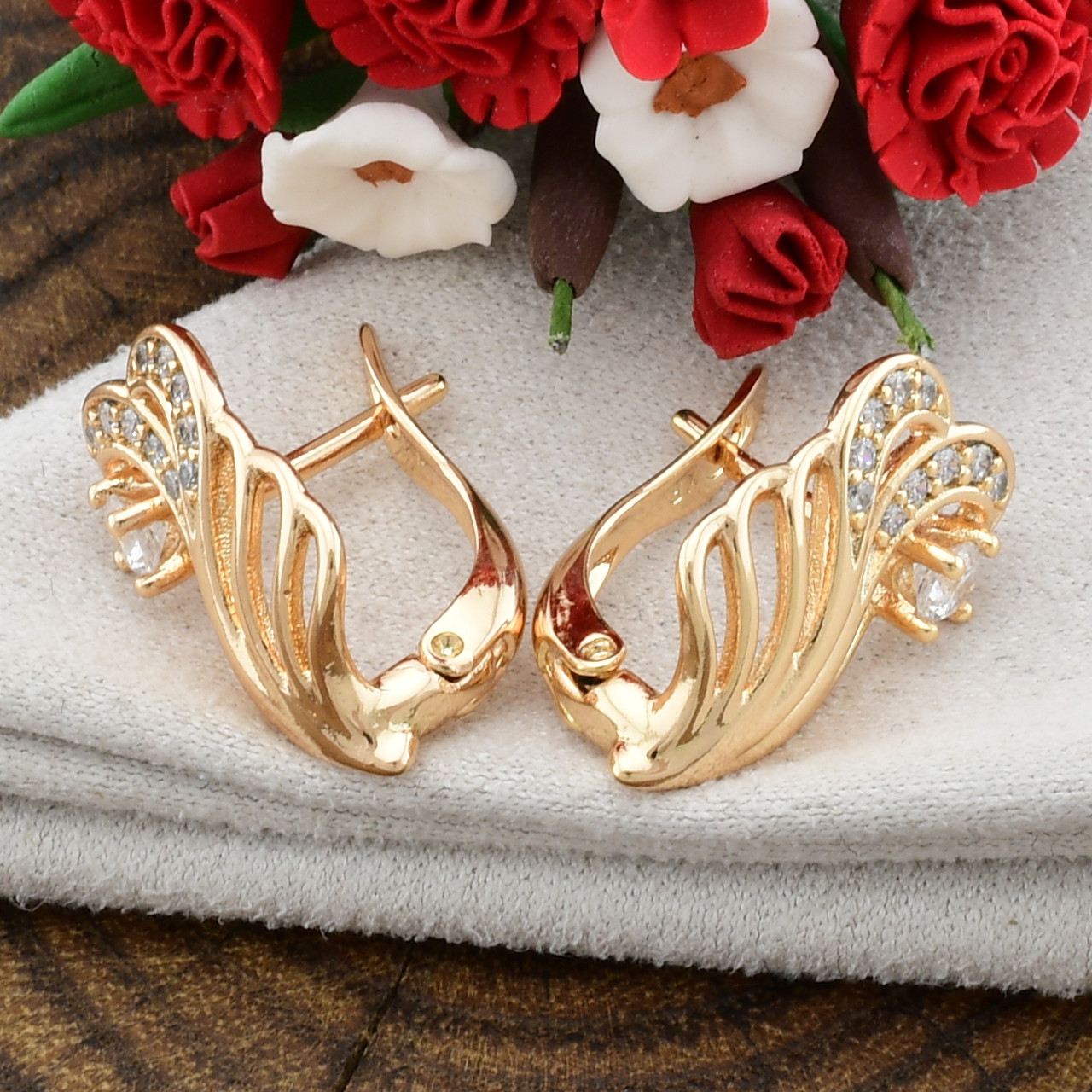 

Серьги Xuping 27399 размер 17х10 мм вес 3.0 г белые фианиты позолота 18К