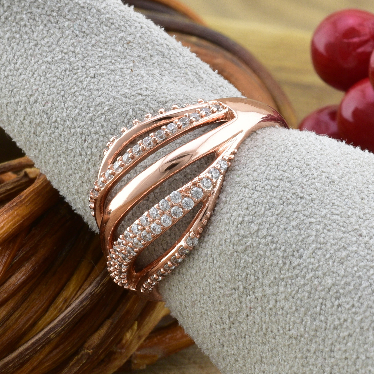 

Кольцо Xuping 15045 размер 17 ширина 13 мм вес 2.7 г белые фианиты позолота РО