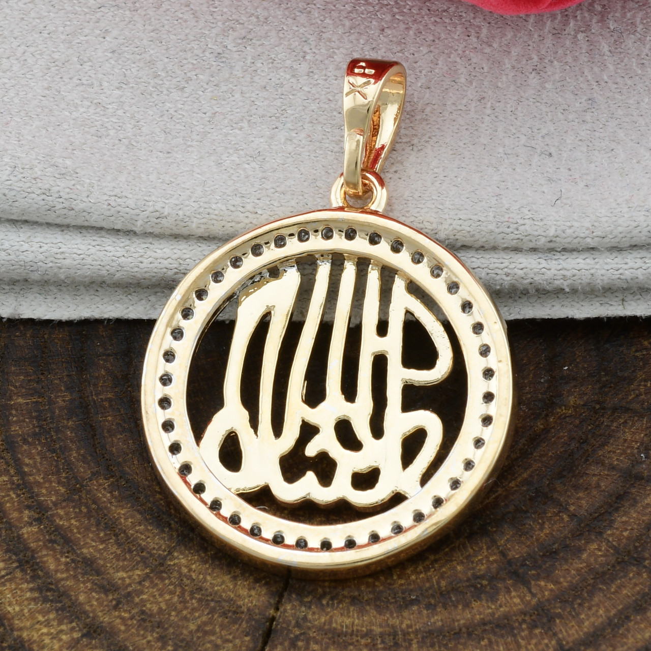 

Кулон Xuping для цепочки до 3 мм 80803 размер 25х18 мм вес 1.7 г с родированием белые фианиты позолота 18К