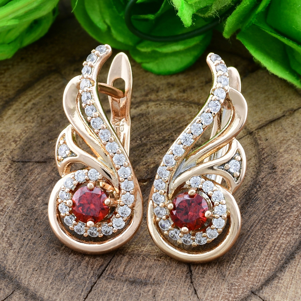 

Серьги Xuping 26354 размер 20х9 мм красные фианиты вес 2.8 г позолота 18К