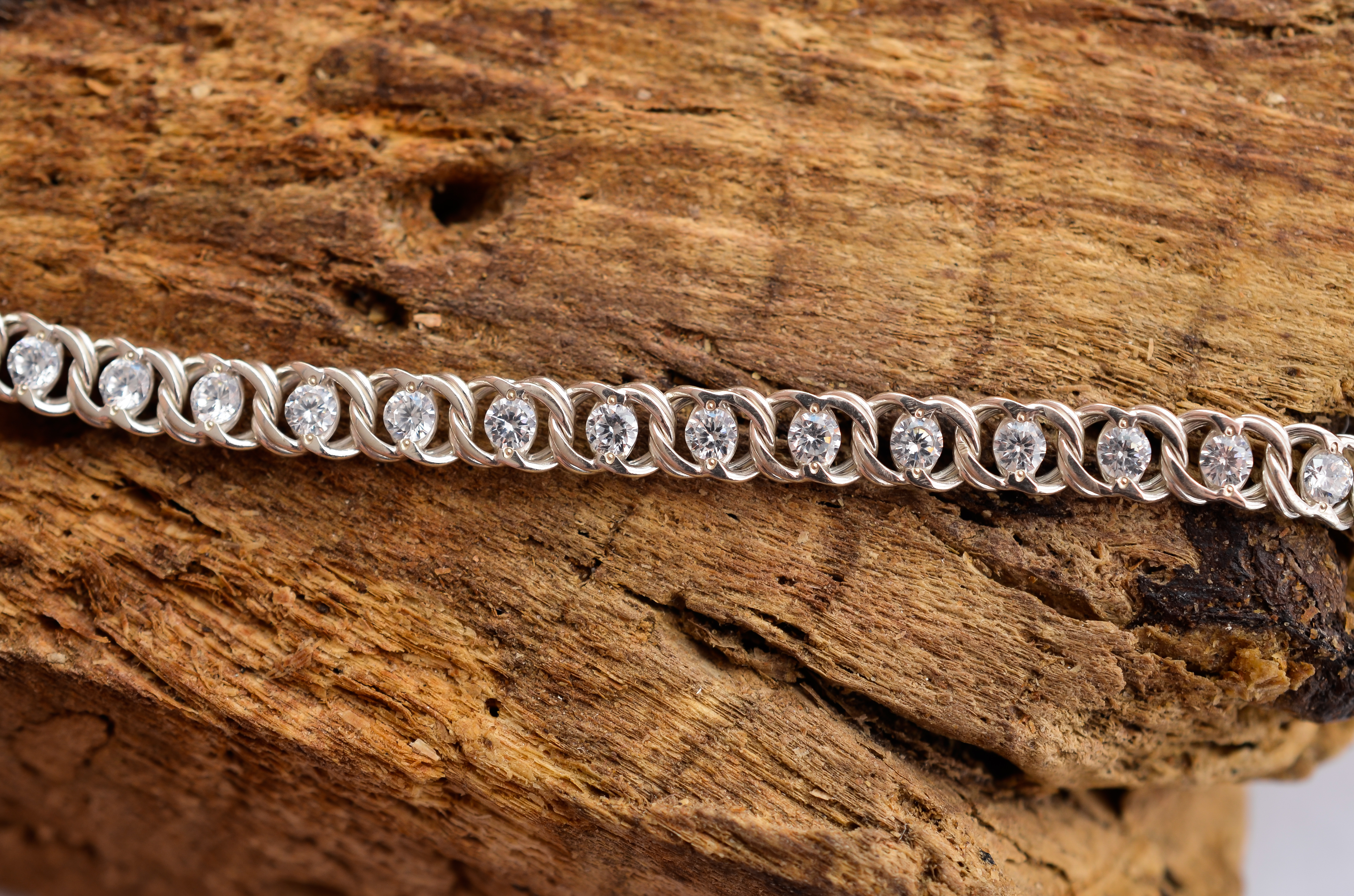 

Женский серебряный браслет Meridian 925 пробы Арабский бисмарк с фианитами в чернении 17-19 размер 24012/417-19