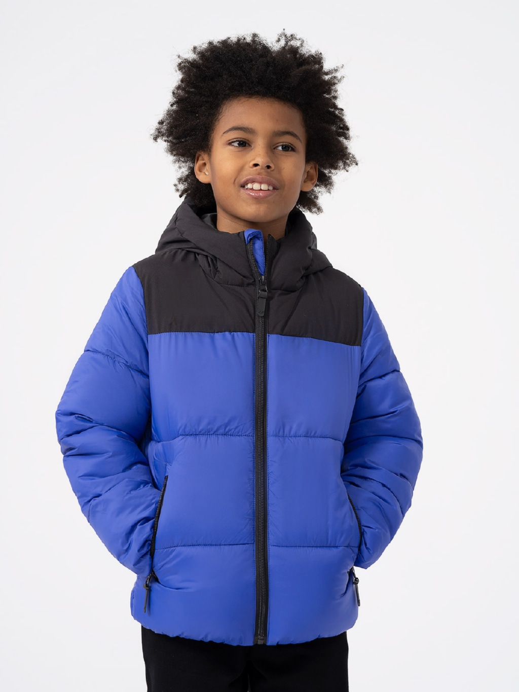 Акція на Дитяча зимова стьобана куртка для хлопчика 4F 4FJAW23TDJAM274-36S 128 см Синя від Rozetka