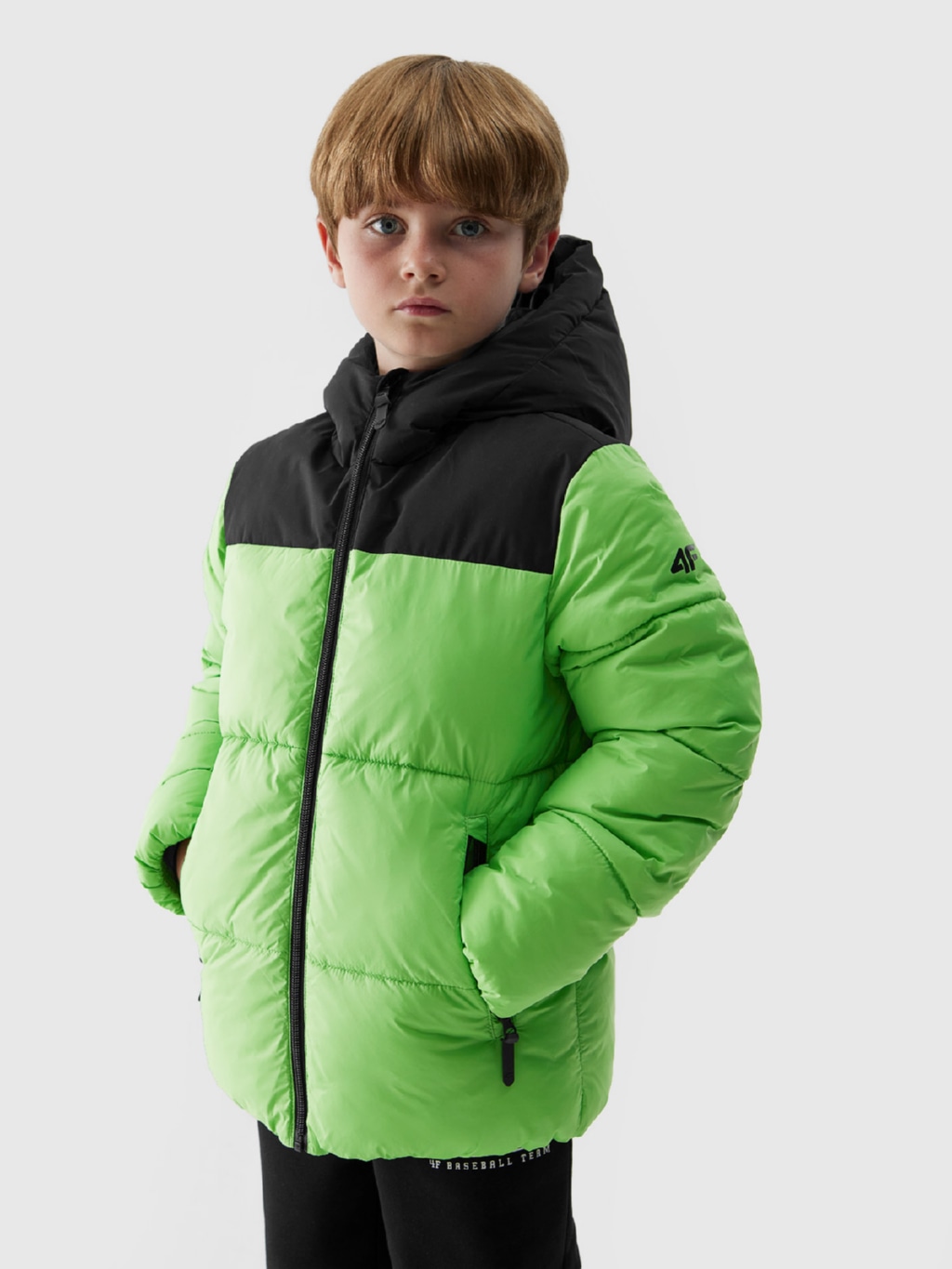 Акція на Підліткова зимова стьобана куртка для хлопчика 4F 4FJAW23TDJAM274-45S 152 см Зелена від Rozetka