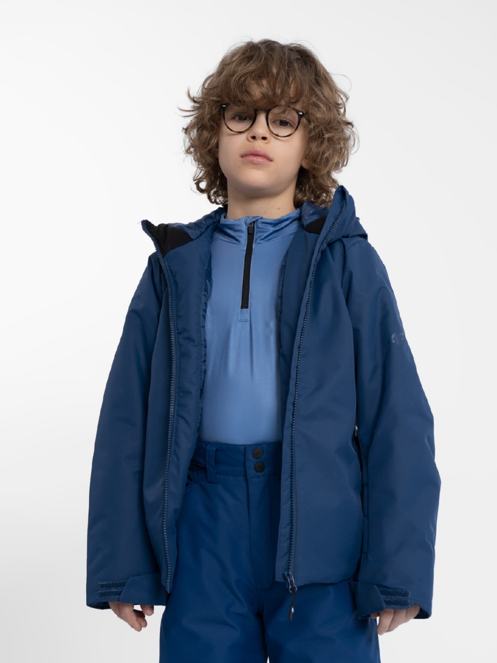Акція на Дитяча зимова лижна куртка для хлопчика 4F 4FJAW23TTJAM297-31S 128 см Синя від Rozetka