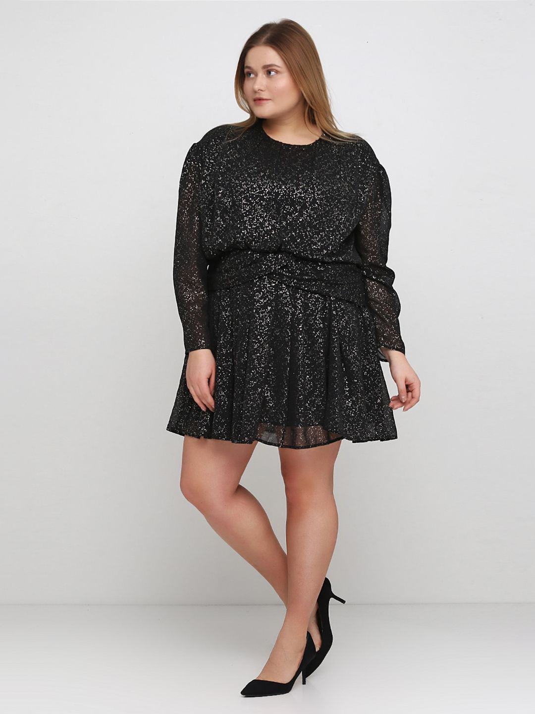 

Платье H&M KK5564366 32 Черное