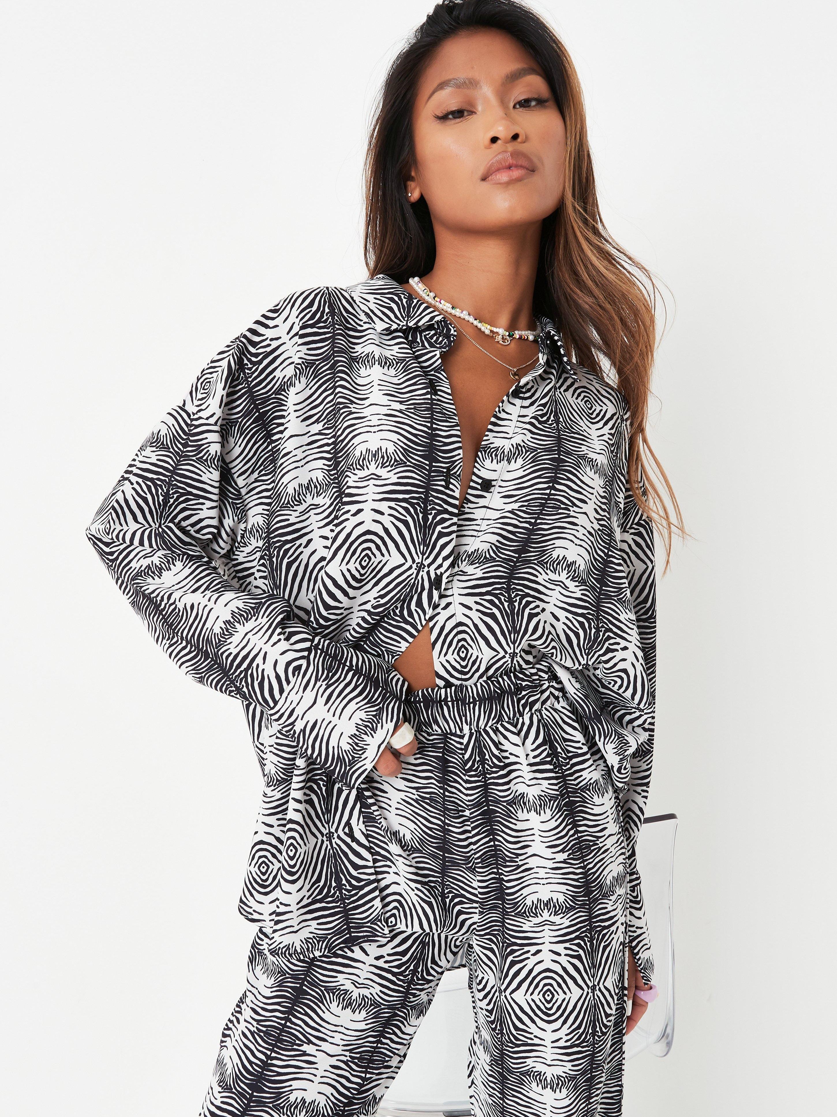 Сорочка оверсайз жіноча Missguided TW103343 32 Синя з білим від Rozetka на платформі USKIDKA Акція на Сорочка оверсайз жіноча Missguided TW103343 32 Синя з білим від Rozetka