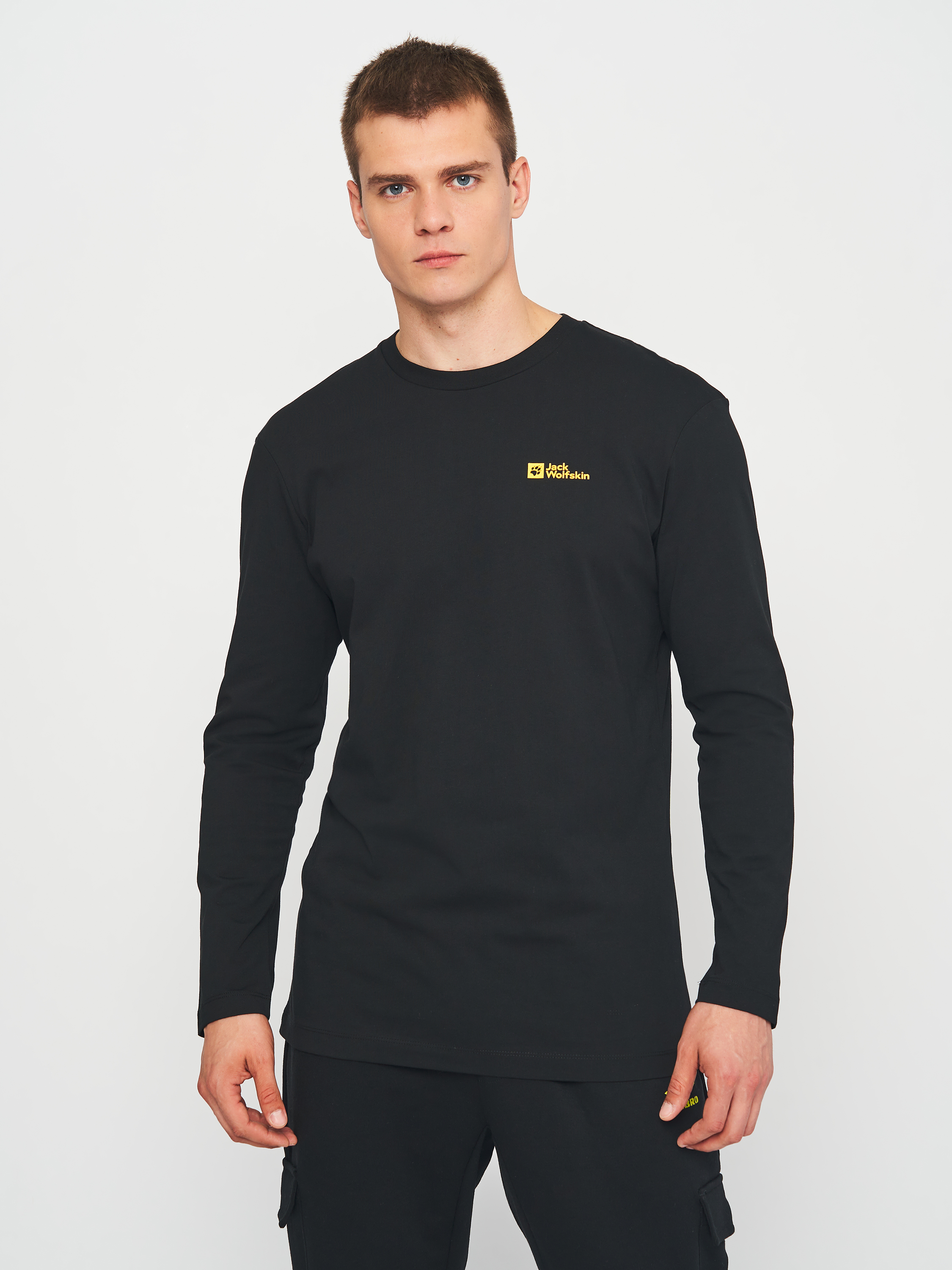 Акція на Лонгслів Jack Wolfskin Essential Longsleeve M 1808821-6000 S Чорний від Rozetka