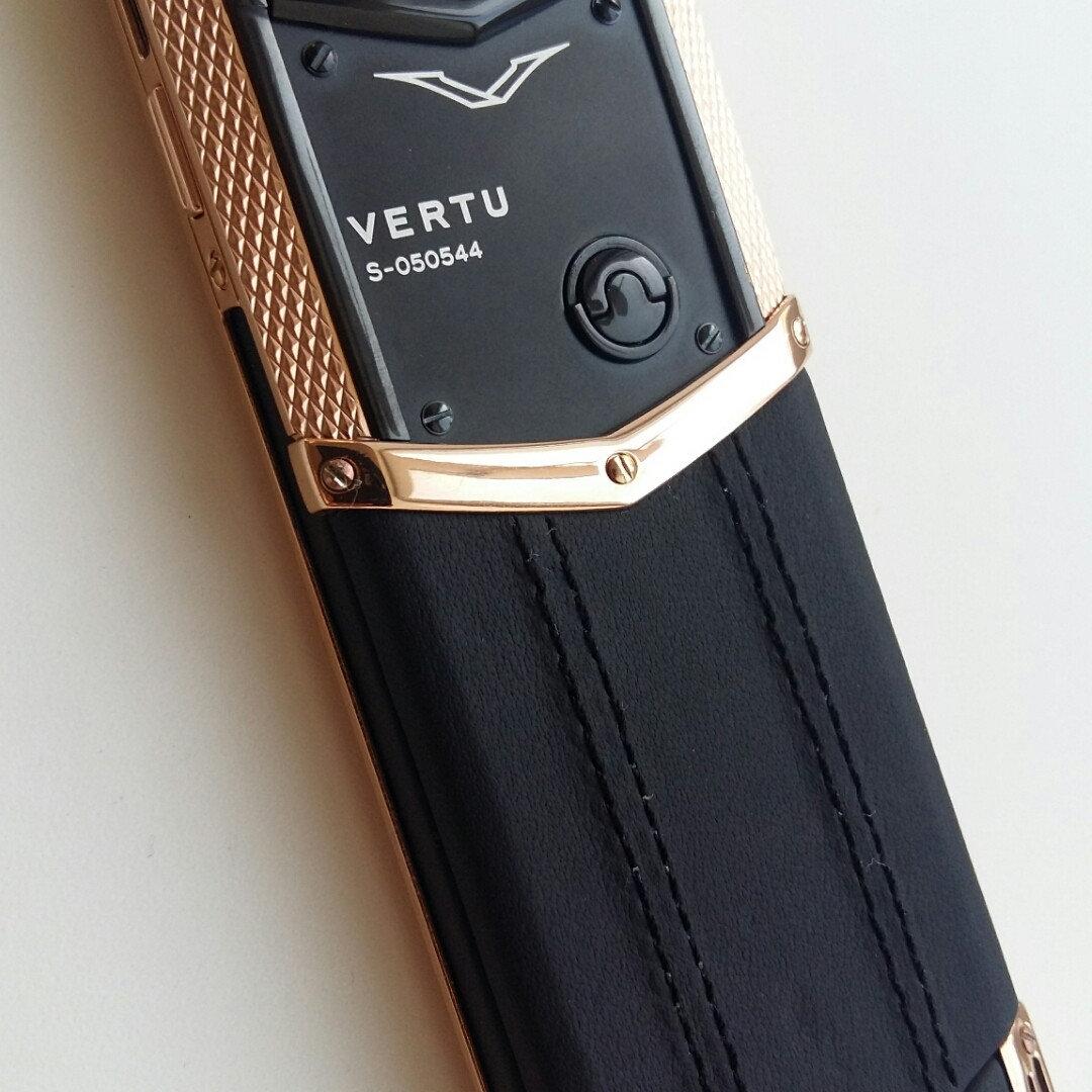 Мобільный телефон Vertu S9 signature bentley gold – фото, отзывы,  характеристики в интернет-магазине ROZETKA от продавца: Grand | Купить в  Украине: Киеве, Харькове, Днепре, Одессе, Запорожье, Львове