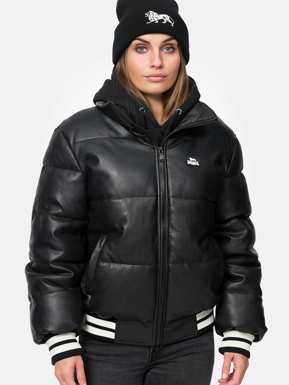 Акція на Куртка зимова коротка жіноча Lonsdale 117510-1500 S Чорна від Rozetka