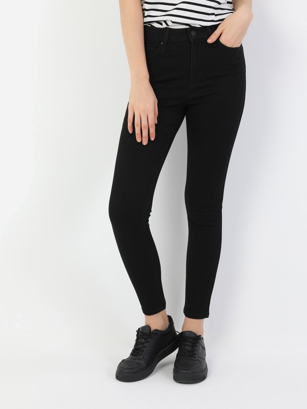 Акція на Джинси Skinny жіночі Colin's CL1048676DN06933 25-30 Чорні від Rozetka