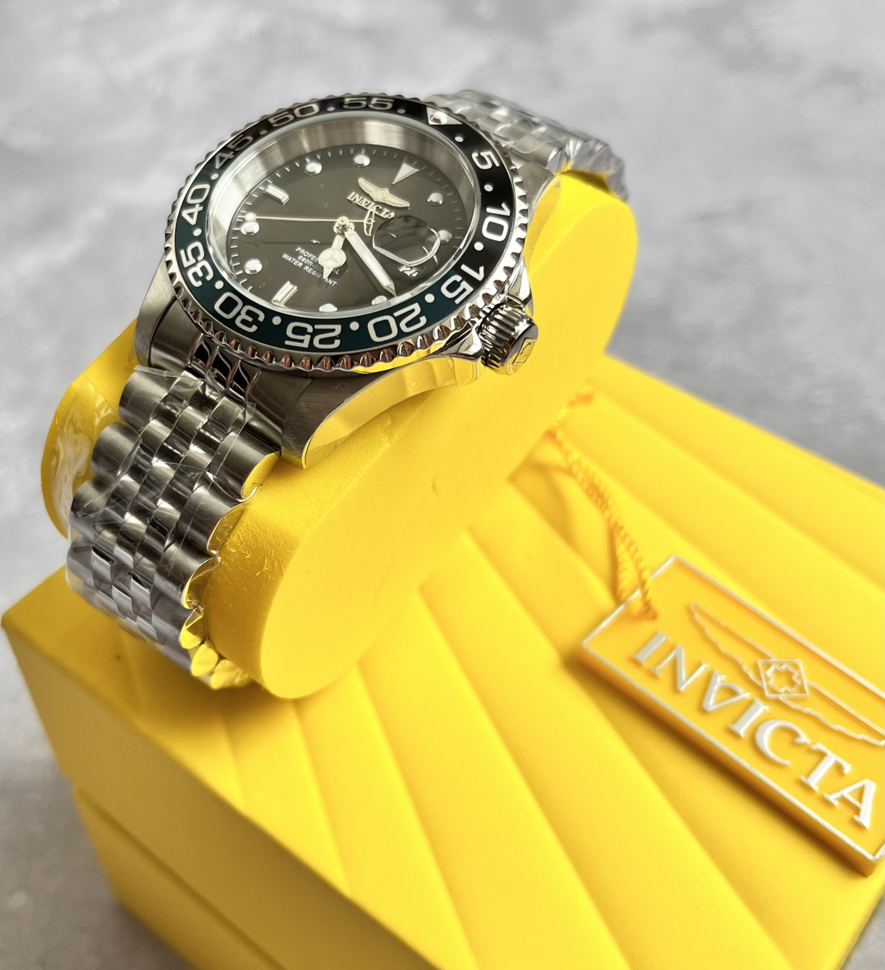 Invicta 34104 online