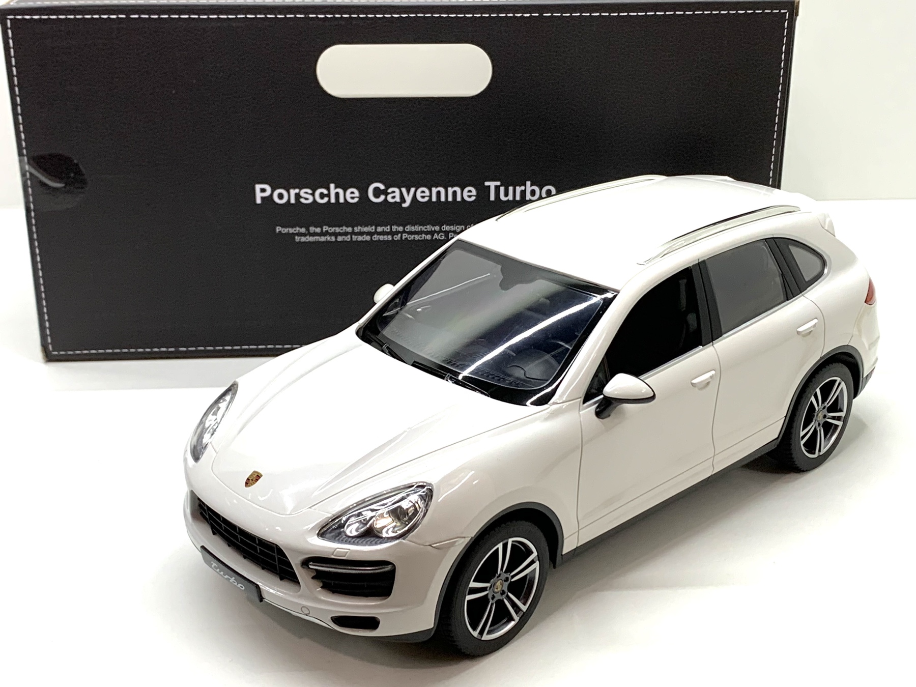 Машина Rastar на радиоуправлении Porsche Cayenne Turbo масштаб 1:12 Белая  (42900) – фото, отзывы, характеристики в интернет-магазине ROZETKA от  продавца: My top | Купить в Украине: Киеве, Харькове, Днепре, Одессе,  Запорожье, Львове