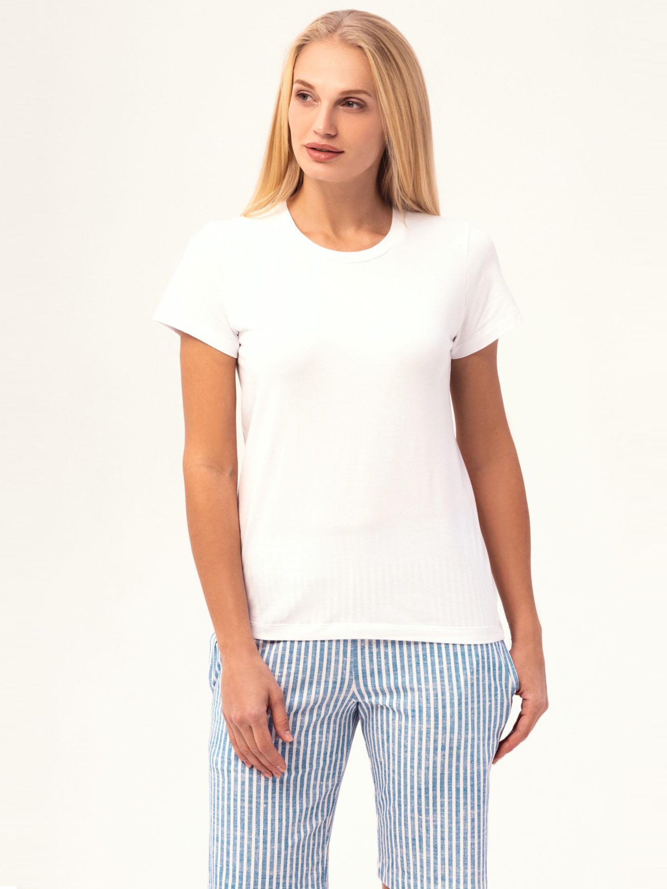 Акція на Піжама (футболка + шорти) жіноча Roksana 1385  M Білий/Блакитний від Rozetka