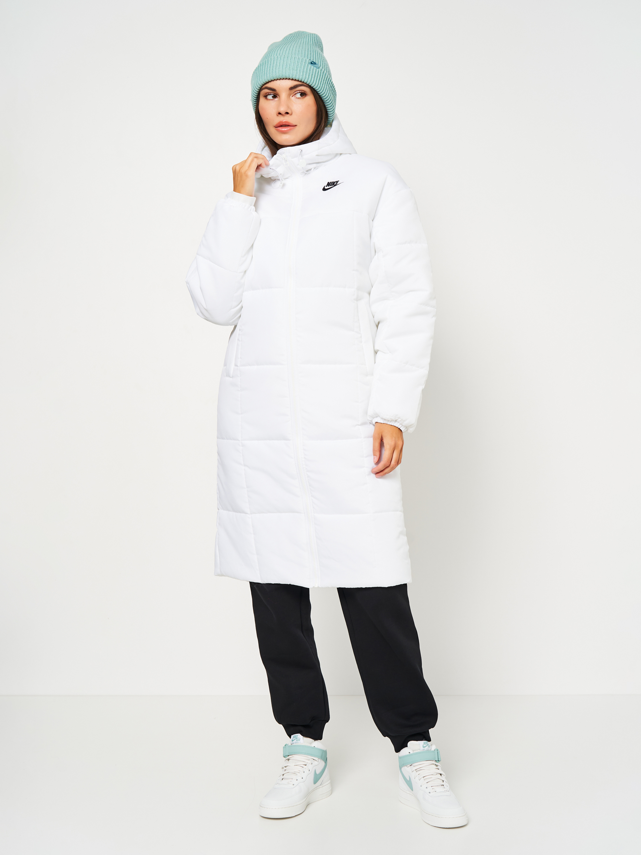 Акція на Куртка зимняя длинная женская Nike Therma-Fit Classic Parka FB7675-100 L Біла від Rozetka