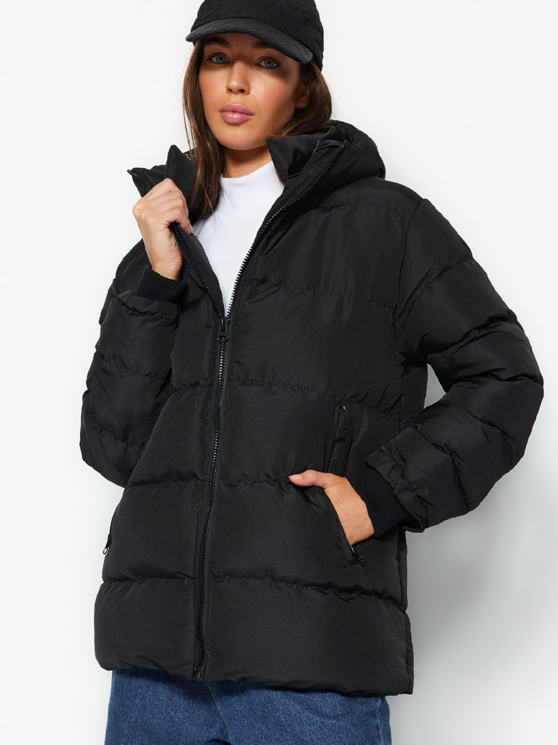 Акція на Куртка зимова жіноча Trendyol TWOAW24MO00077 XS Black від Rozetka