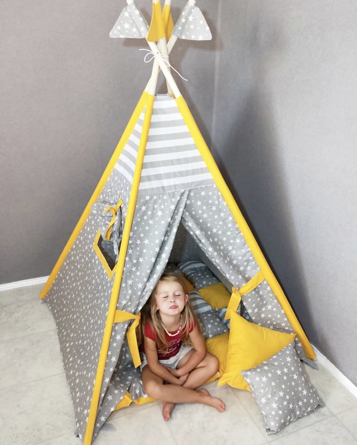 

Детская Палатка - Вигвам «Мелкая Серая Звезда» от 3 лет 100% Коттон Матрасик (БомБон) + 2 Подушки, Флажки, Гирлянда