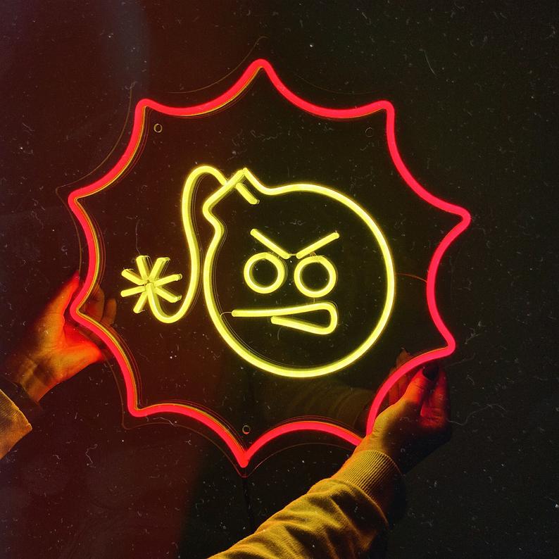 

Неоновая вывеска «Serious Sam»