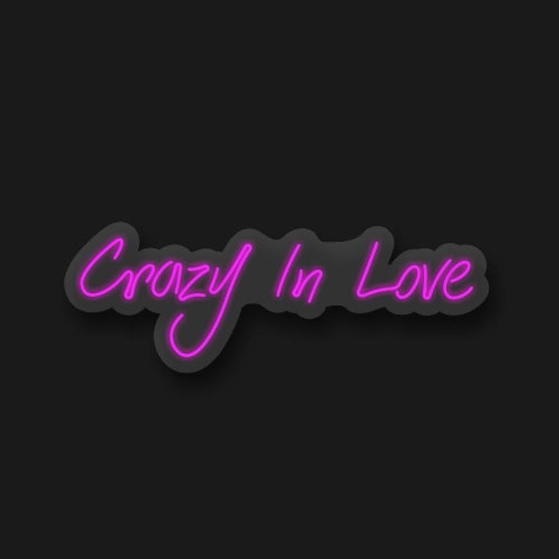 

Неоновая вывеска «Crazy In Love»