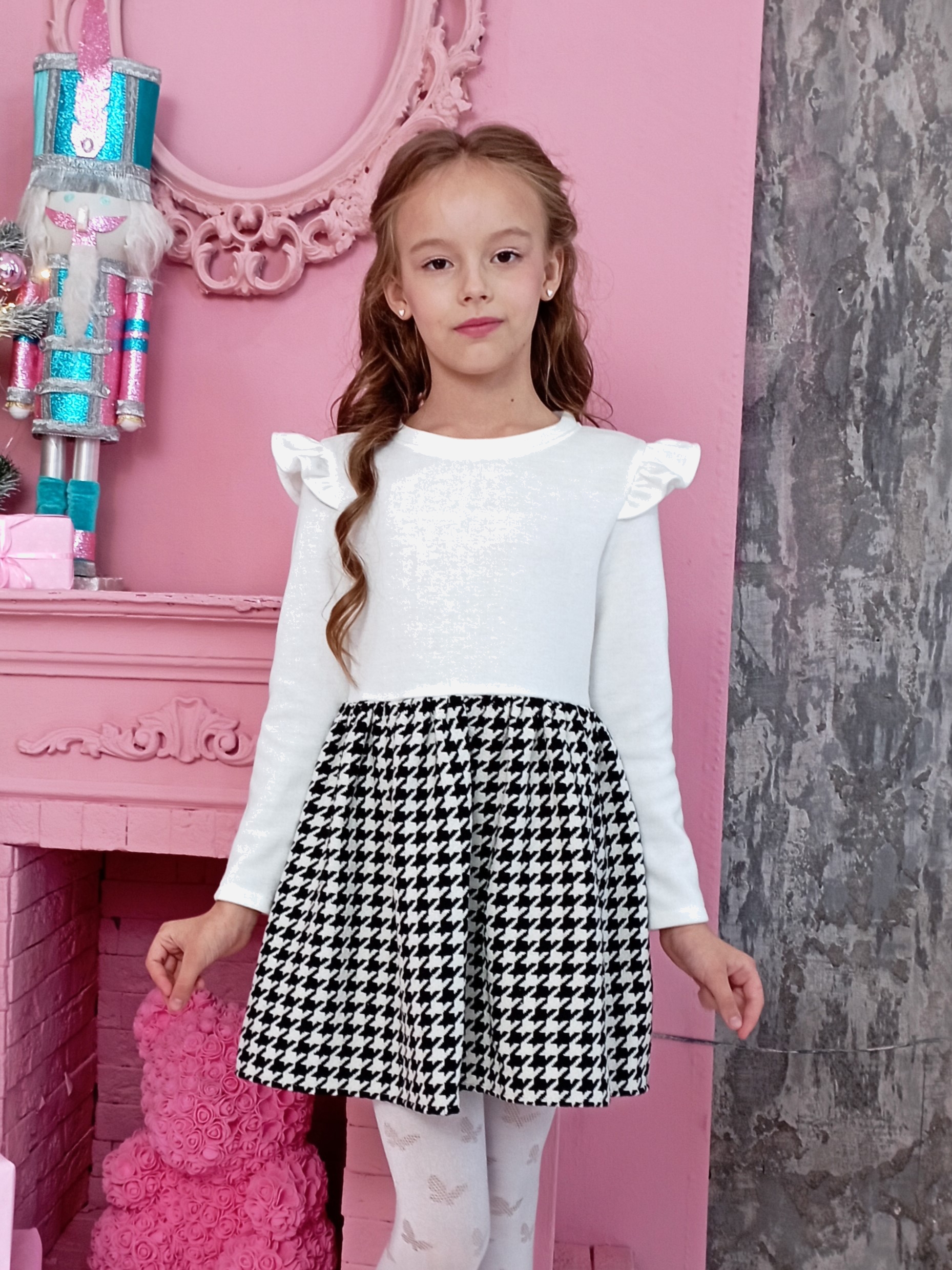Акция на Дитяча сукня для дівчинки Ласточка 23_1018 116 см Біла з чорним от Rozetka